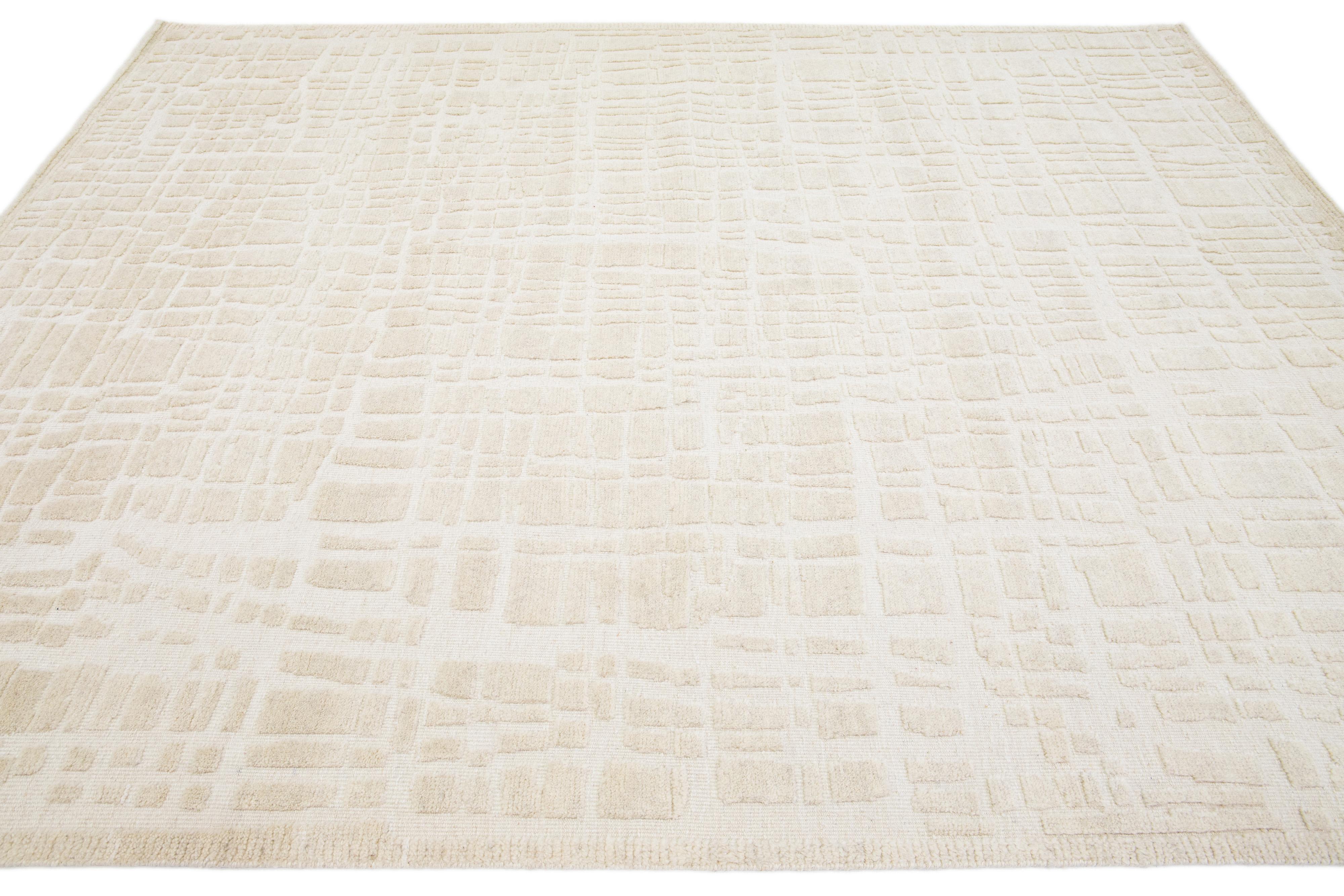 Pakistani Modern Abstrat Moroccan Style Wool Rug In Natural Beige  For Sale