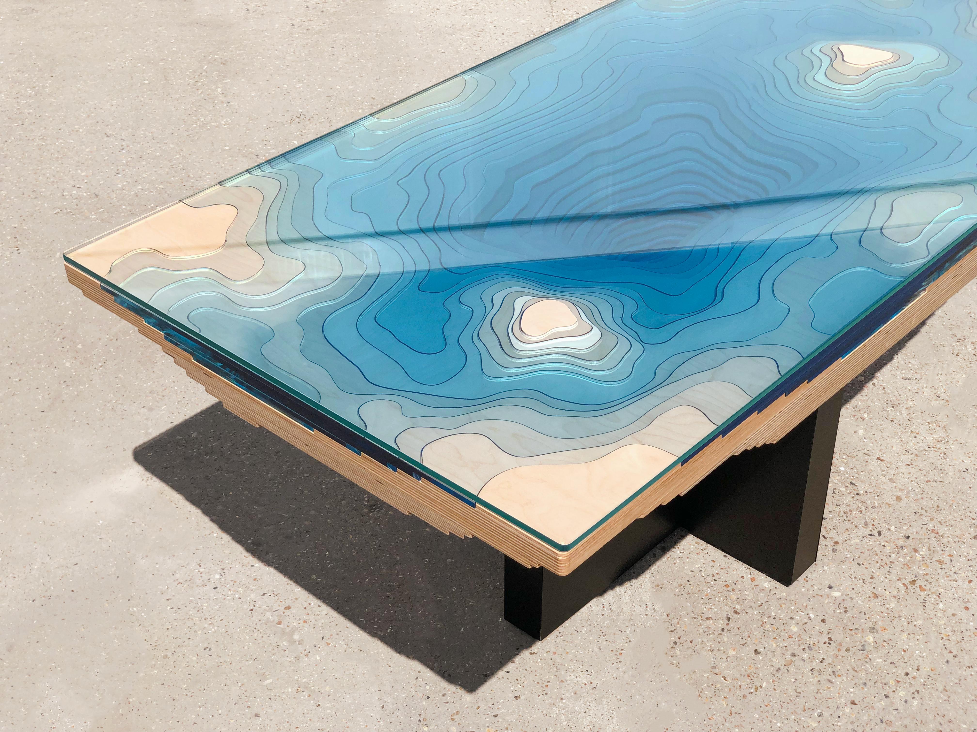 XXIe siècle et contemporain Table de salle à manger moderne Abyss en bouleau et verre avec base en acier inoxydable en vente