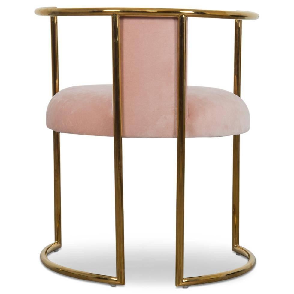 Meet the Acapulco dining chair. As the perfect accent for your modern dining room, the Acapulco dining chair is upholstered in your choice of soft blush velvet with beautiful curved shiny brass legs. 

Dimensions:
21