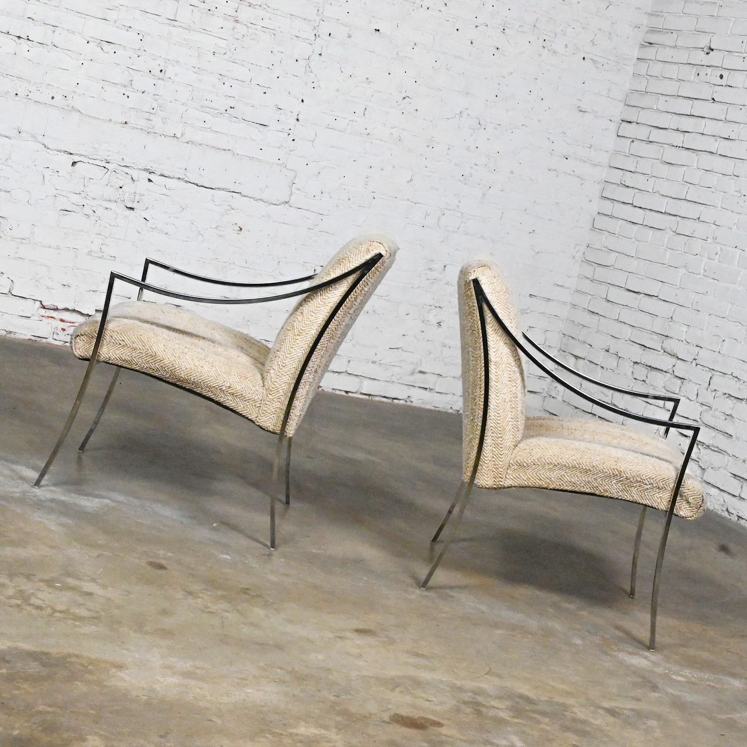The Moderns Accent Chairs by Carsons Inc Paire de cadres chromés et de chevrons avoine en vente 2