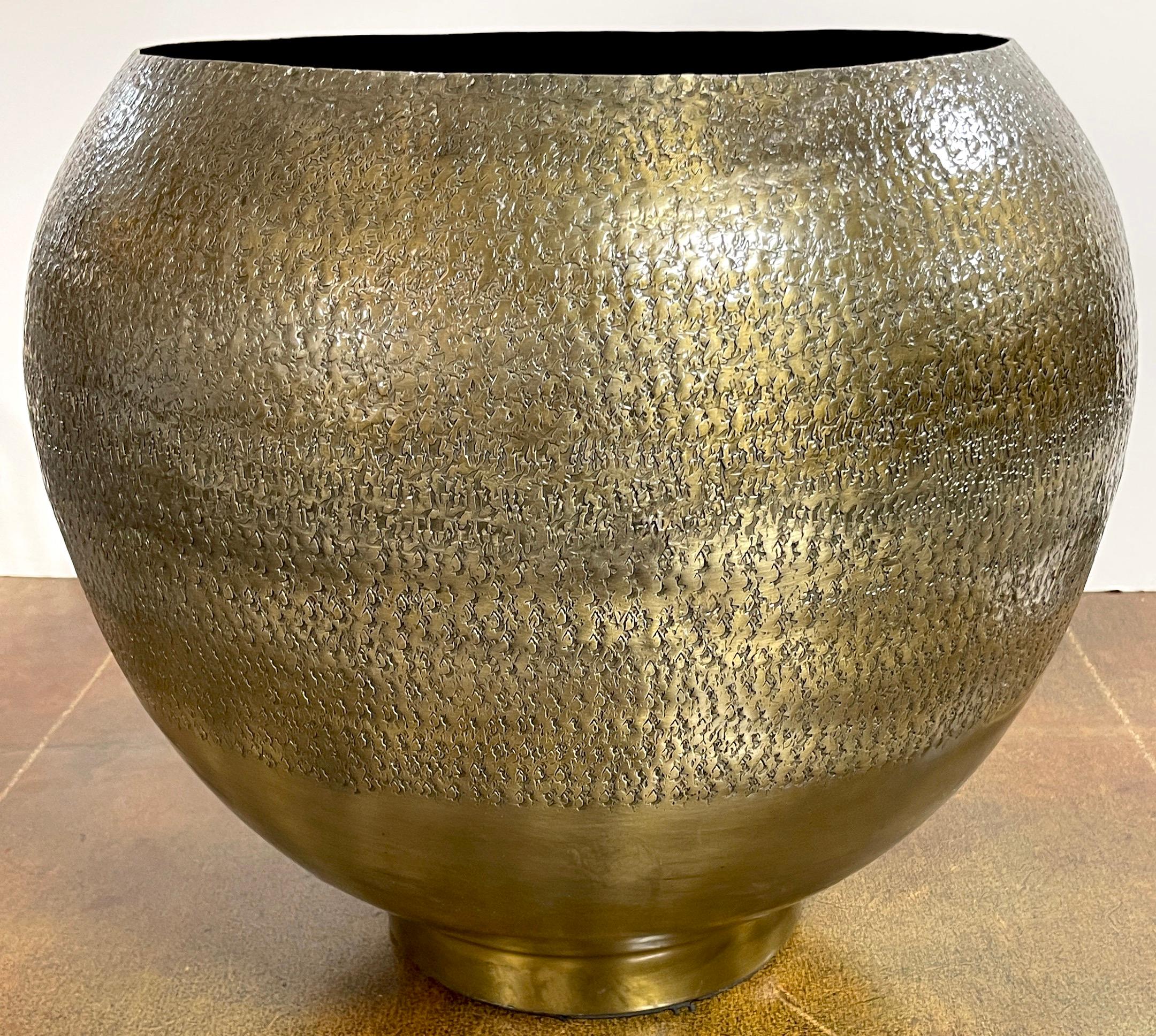 Modern acid washed chased sculptural bronze jardiniere /planter 
Italy, Late 20th century 

A fine example of Italian modern design, of good size, circular in form with a 15-Inch diameter and 18-inch deep blackened interior. The well made, in two