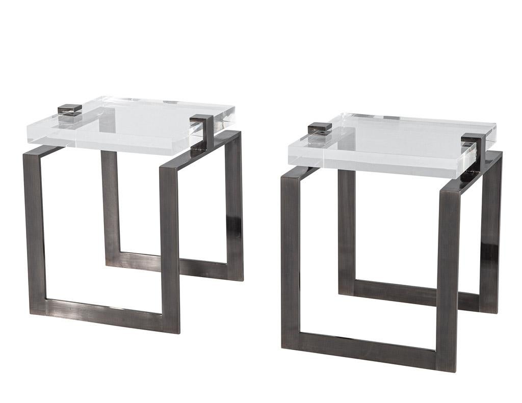 Introducing our newest addition to the Carrocel collection: the Modern acrylic accent tables. These one-of-a-kind pieces are the perfect blend of contemporary design and expert craftsmanship. Each table features a large, thick acrylic top that is