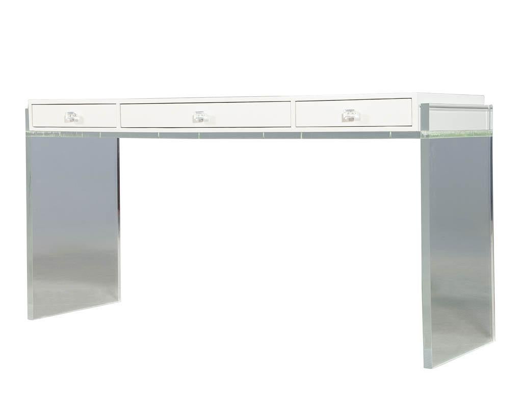 Modern Acrylic Polished White Writing Desk In Excellent Condition In North York, ON