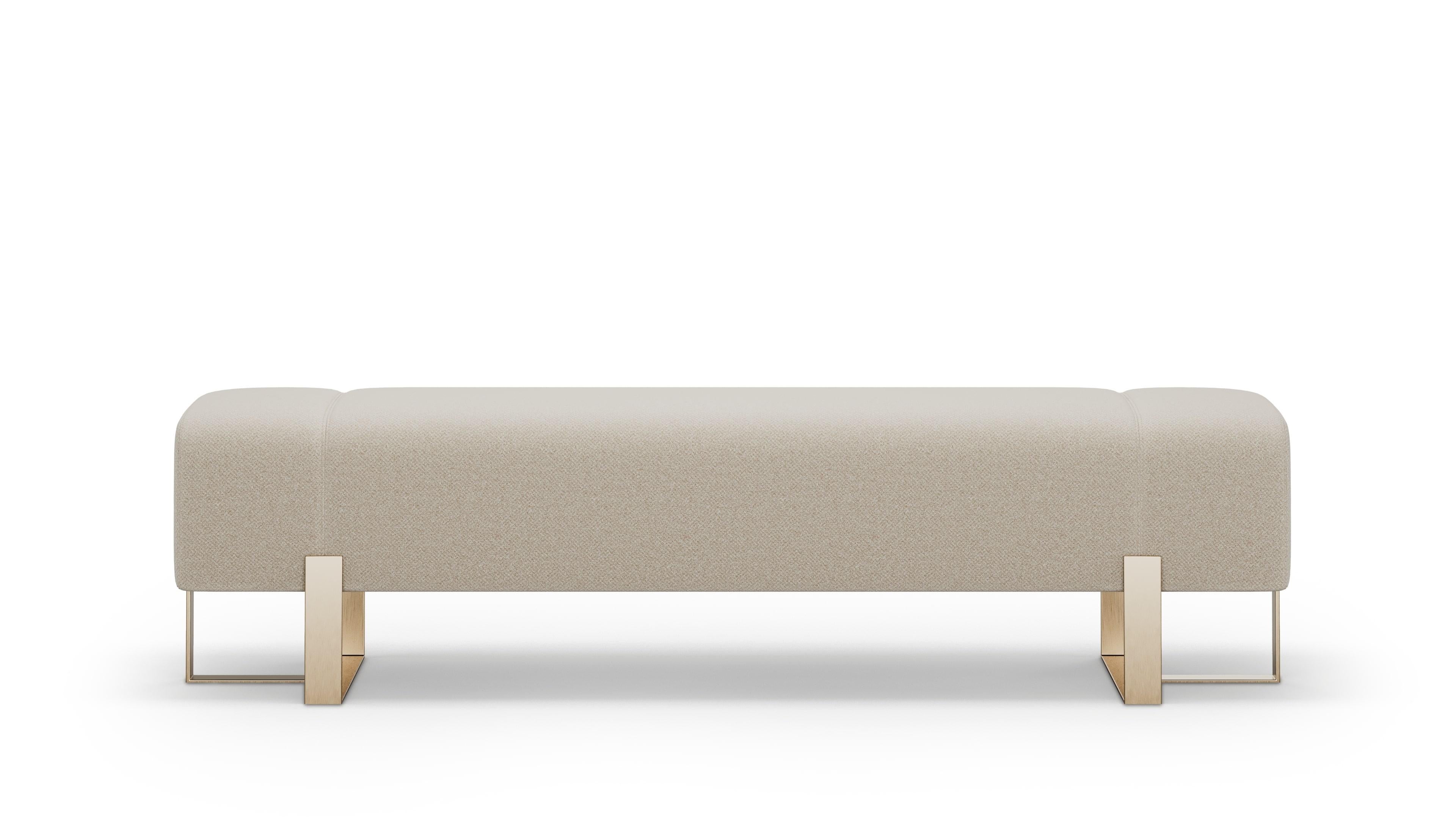 Banco moderno Adeline con patas metálicas By Elbra Home Moderno de mediados de siglo en venta