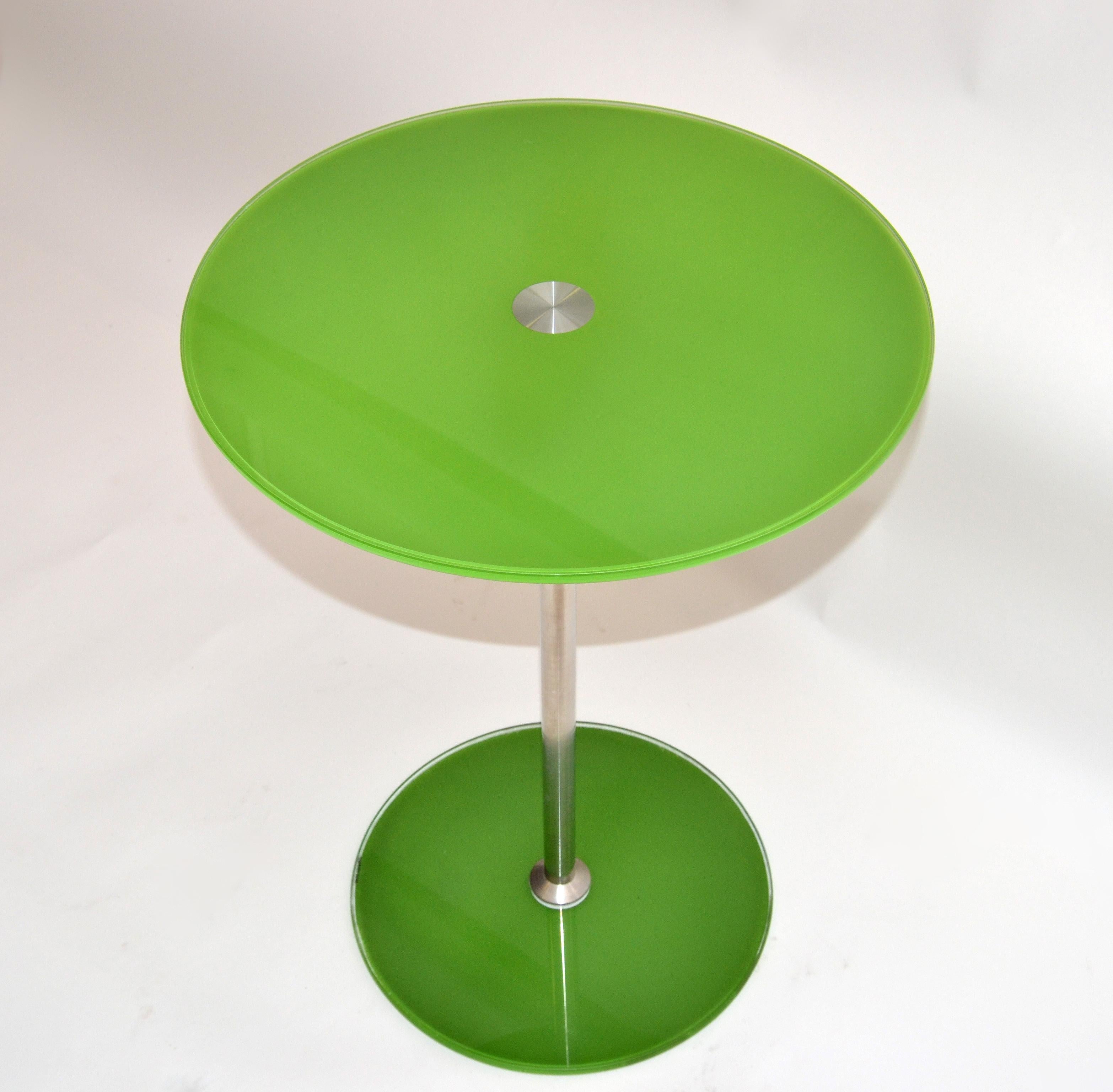 Modern adjustable green tempered glass and brushed steel side table, bistro table.
Can be adjusted from the lowest height of 18.25 inches to the max. height of 30 inches.
Marked Tempered Glass at the base.