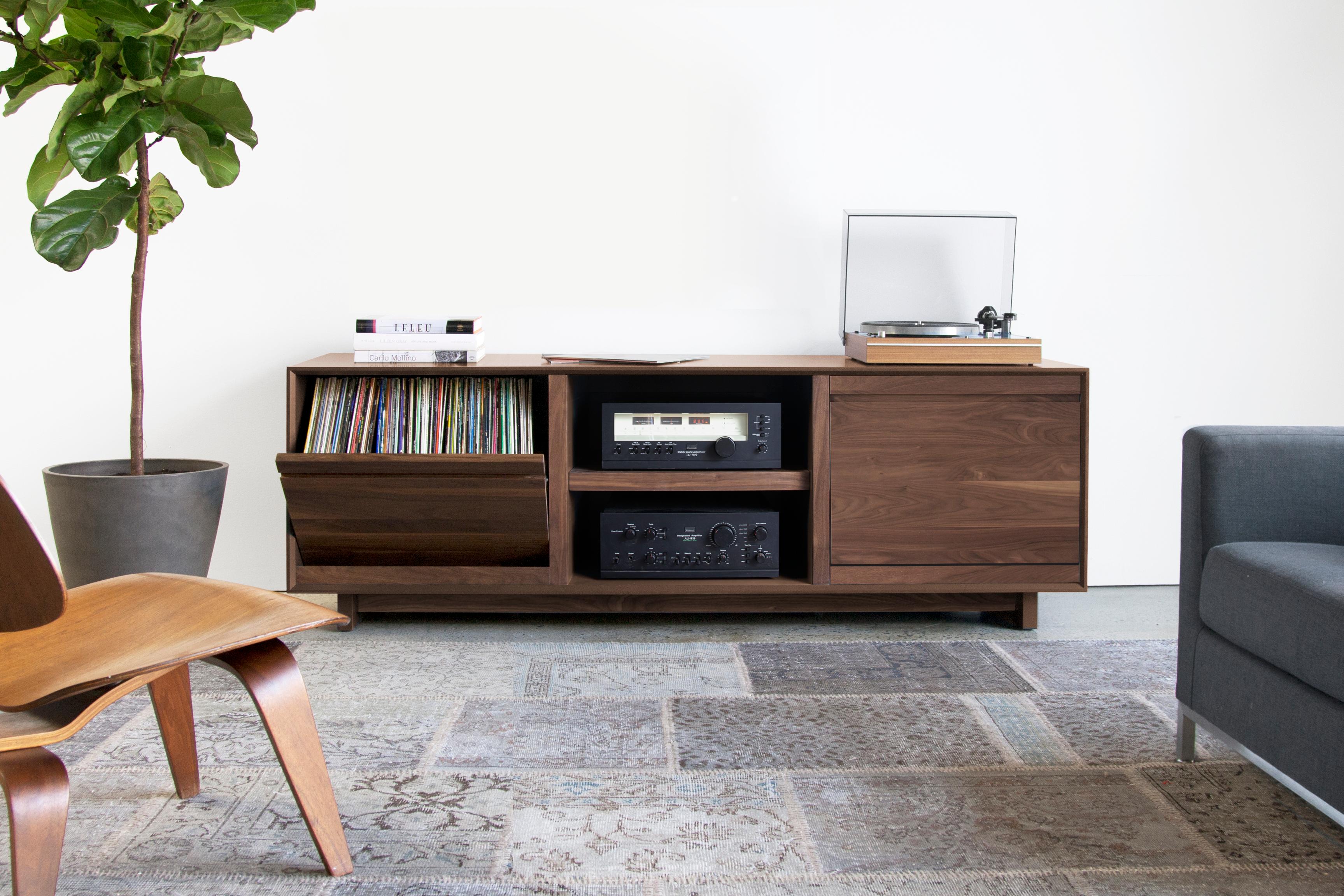 Moderne The Moderns Aeros Walnut LP Storage Cabinet en vente