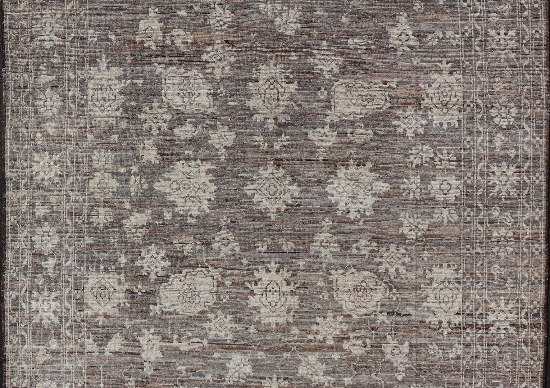 Moderner Oushak-Designierter Teppich von Keivan Woven Arts aus Wolle mit Blumenmuster im Angebot 4