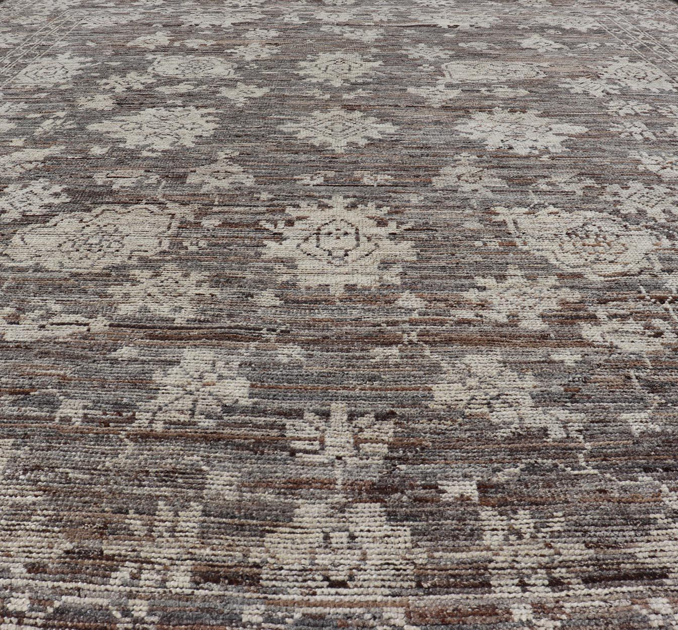 Modern Afghan Hand-Knotted Oushak Designed Rug in Wool with Floral Design In Excellent Condition For Sale In Atlanta, GA