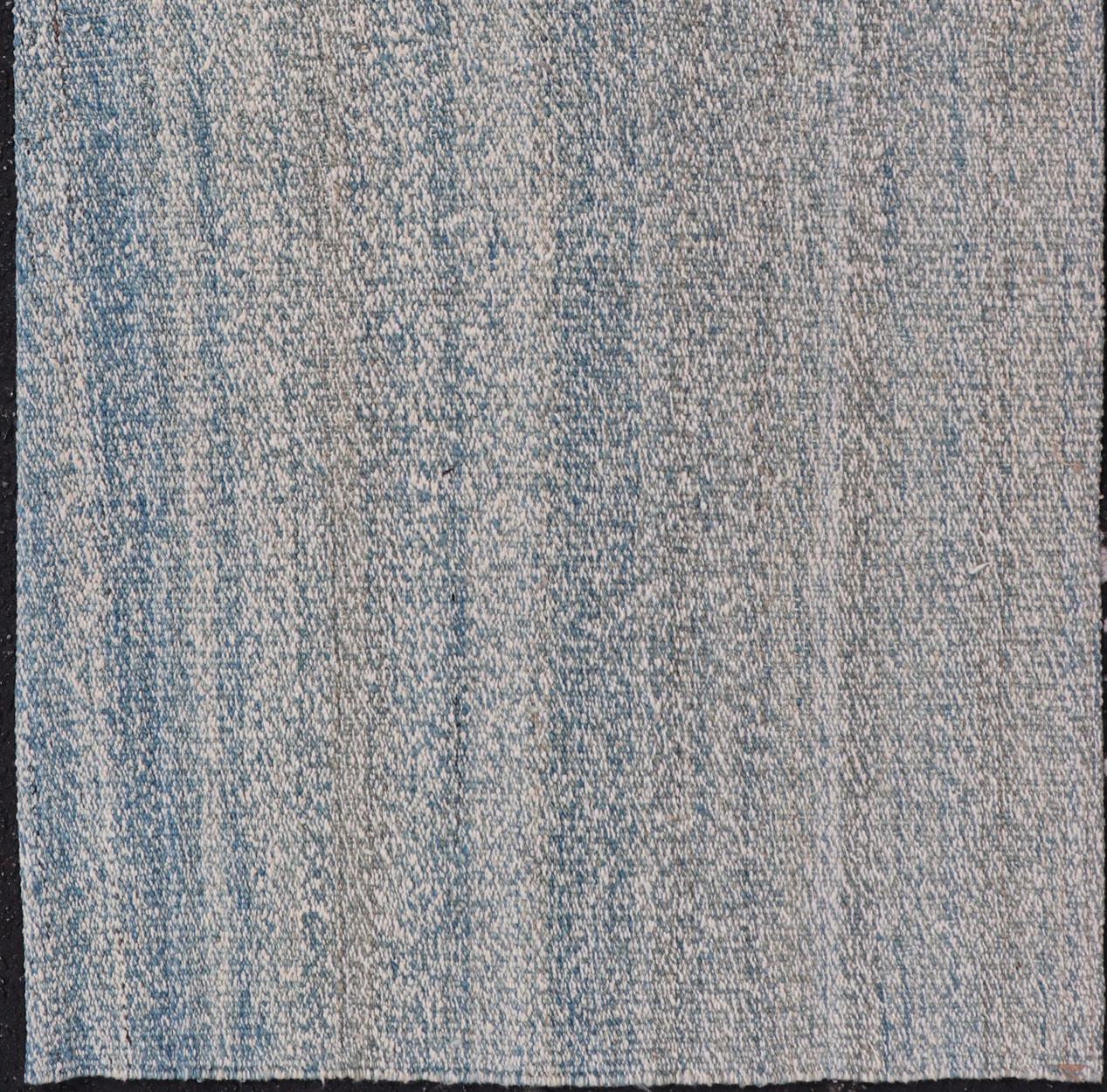 Moderno Rug & Kilim afgano nei toni del blu e del grigio 1'10 x 3'4 In condizioni ottime in vendita a Atlanta, GA