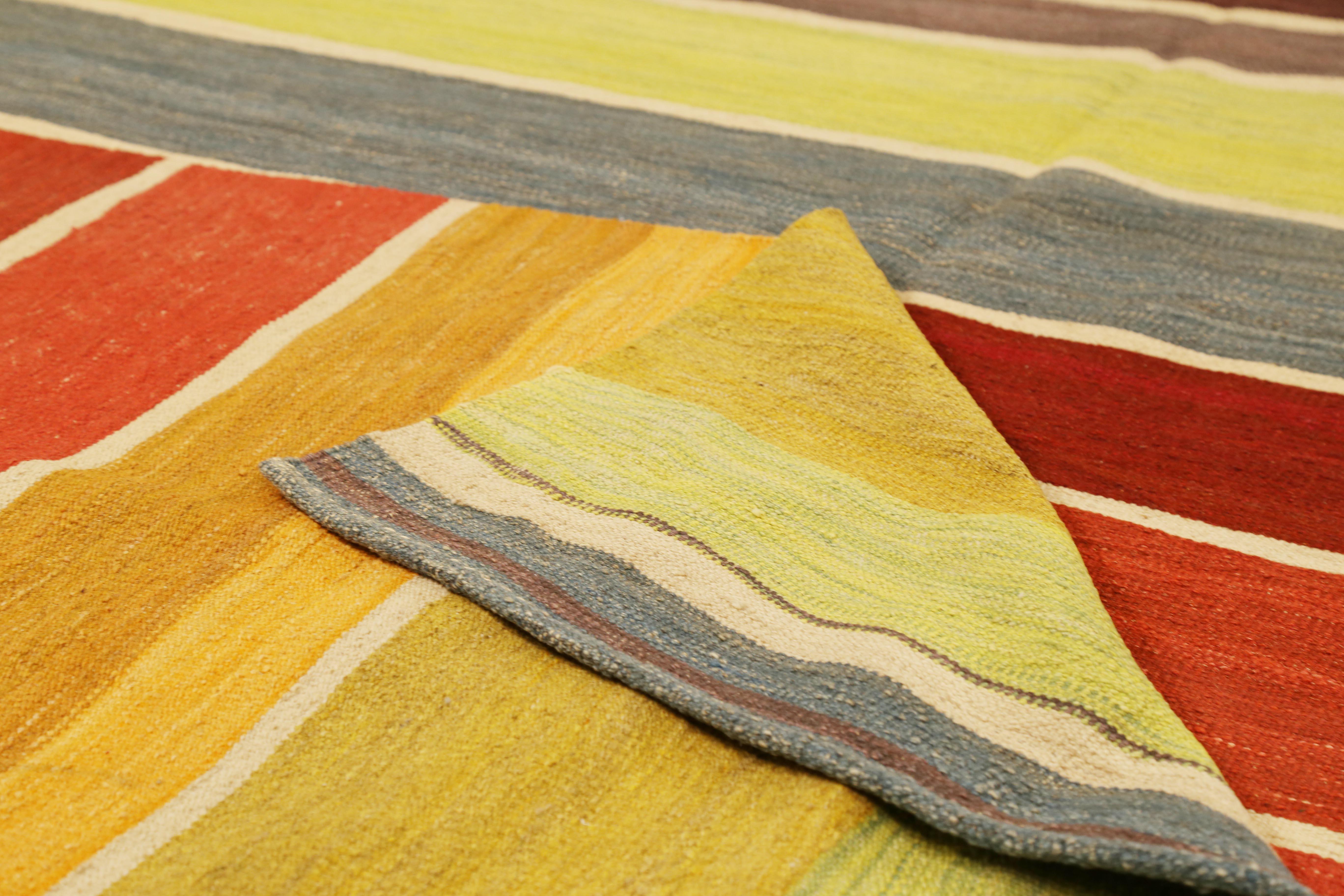 Tessuto a mano Tappeto afghano moderno in stile Kilim con strisce colorate su campo beige in vendita