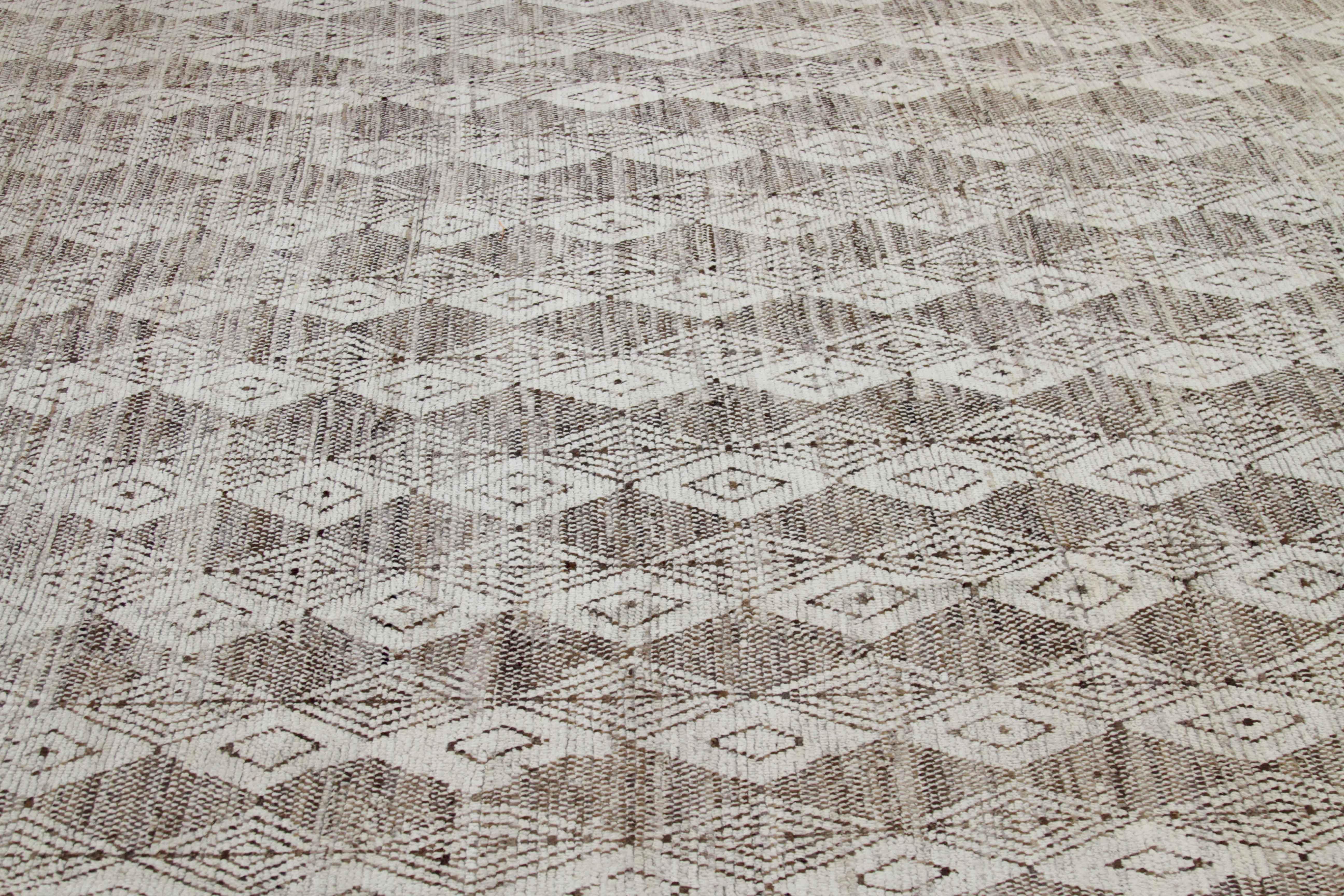 Alfombra afgana moderna de estilo marroquí con rombos tribales negros y marrones Tejido a mano en venta