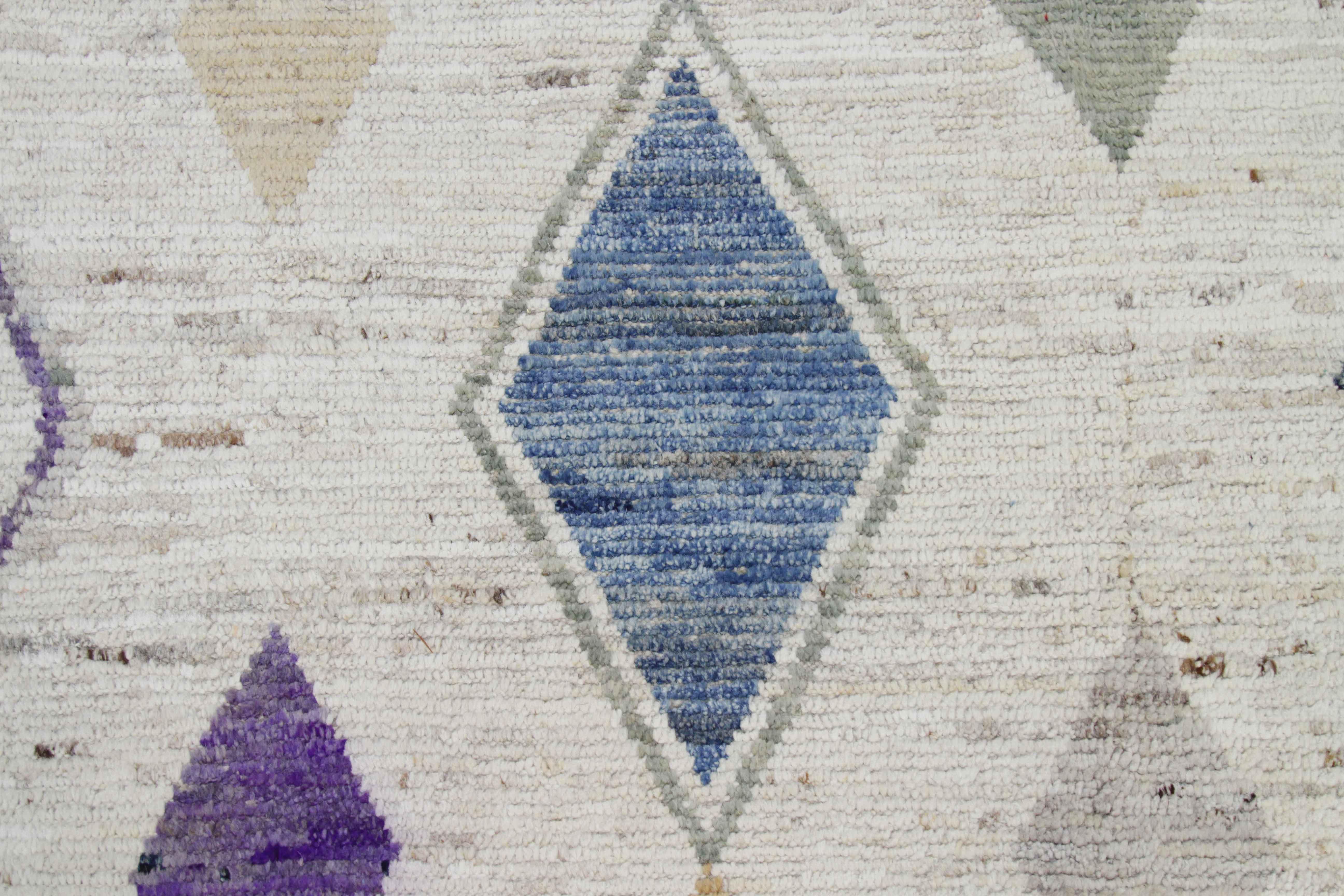 Alfombra afgana moderna de estilo marroquí con detalles de rombos de colores Tejido a mano en venta