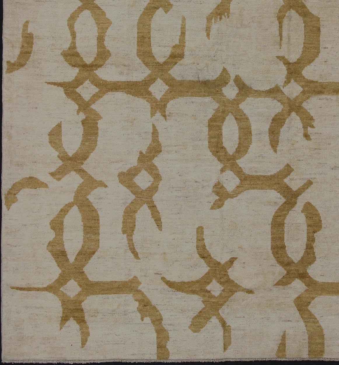 Modern rug Afghan Tribal all-over design, rug 1912-286 country of origin / type: Afghan / Tribal

This tribal Afghan rug with a modern design rendered in a abstract pattern, features a cream background and marigold color in the pattern. This piece