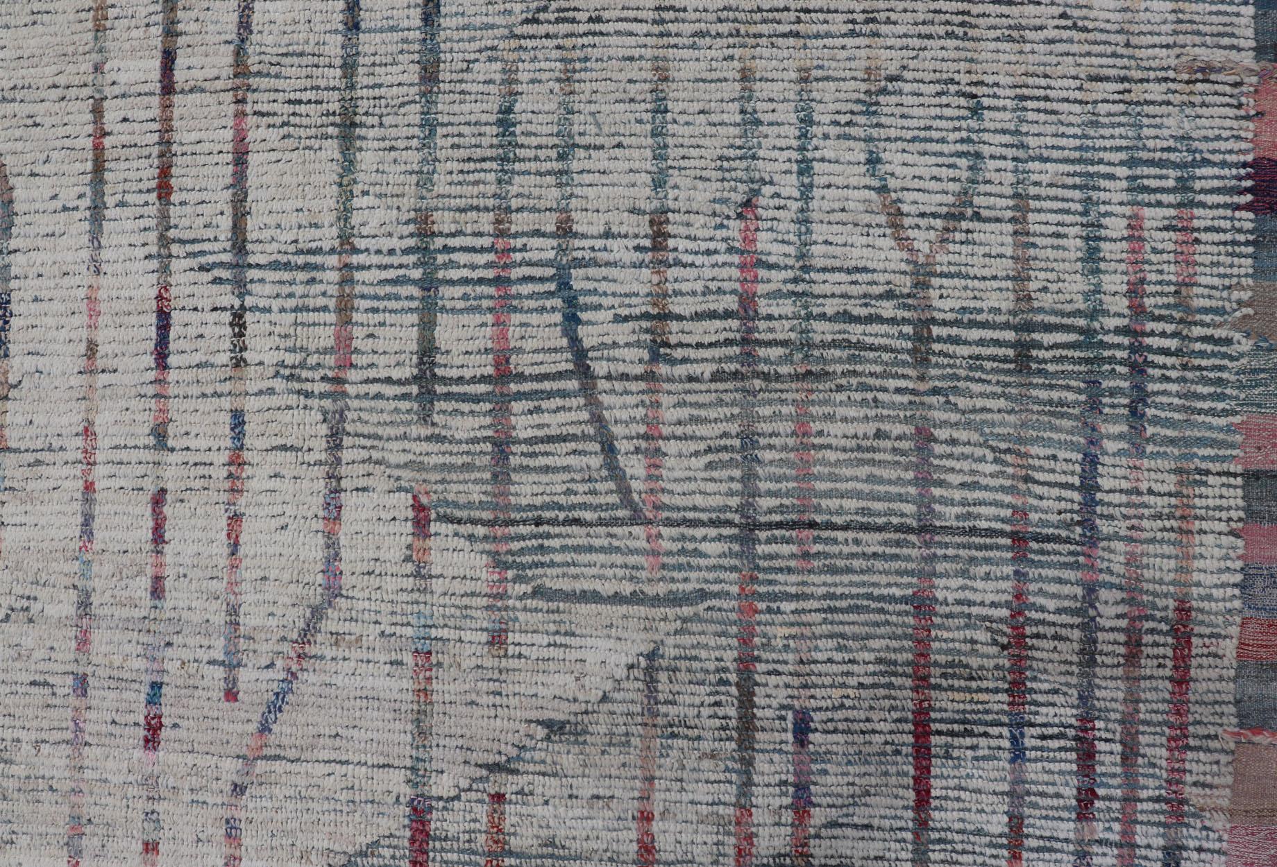 Tapis moderne d'Afghanistan dans des tons neutres avec un design discret et des touches de couleur en vente 7