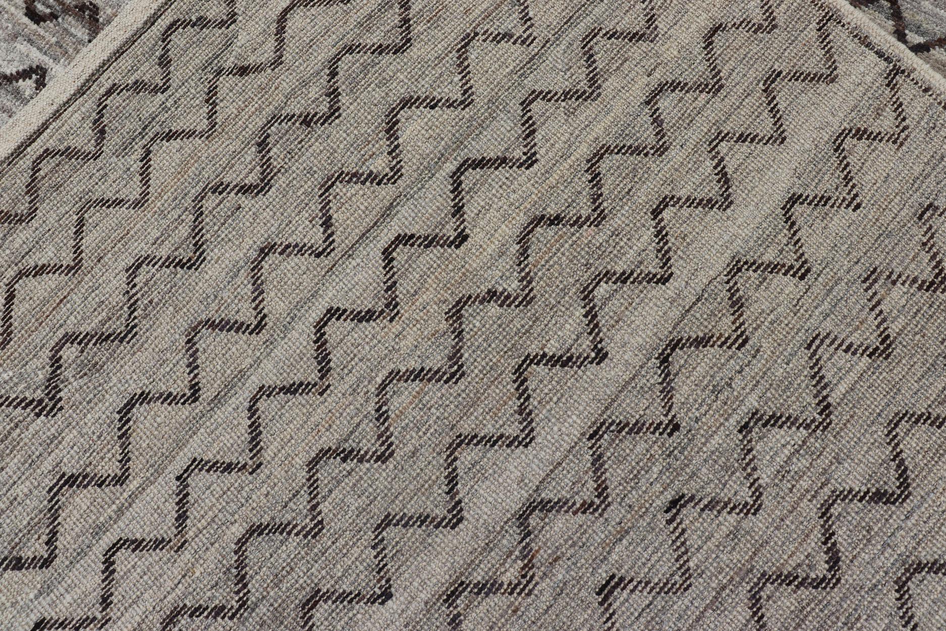 Tapis moderne d'Afghanistan à motifs sur toute sa surface dans des tons sourds en vente 7