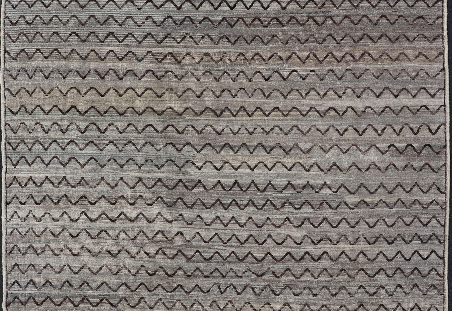 Moderne Tapis moderne d'Afghanistan à motifs sur toute sa surface dans des tons sourds en vente