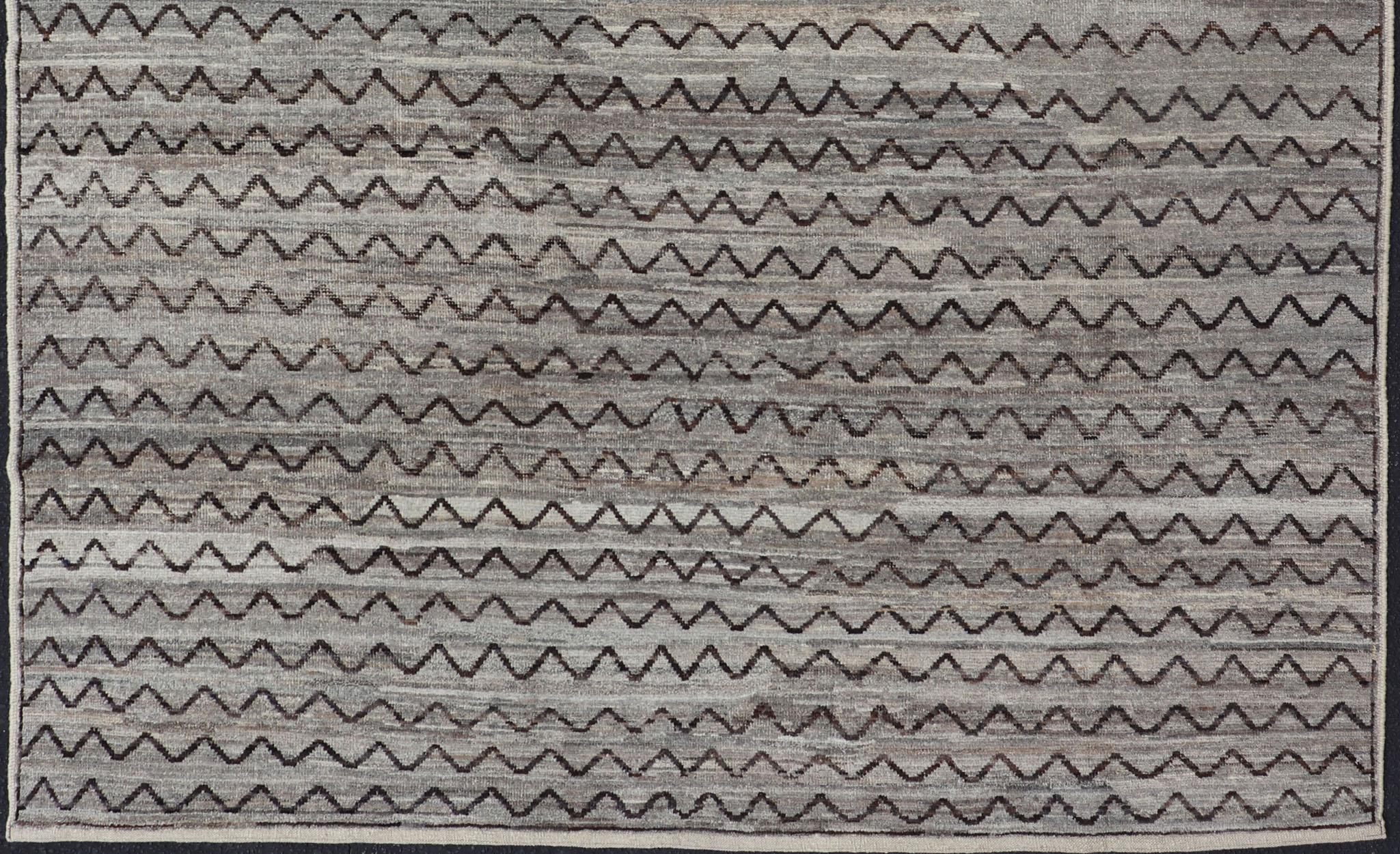 Noué à la main Tapis moderne d'Afghanistan à motifs sur toute sa surface dans des tons sourds en vente