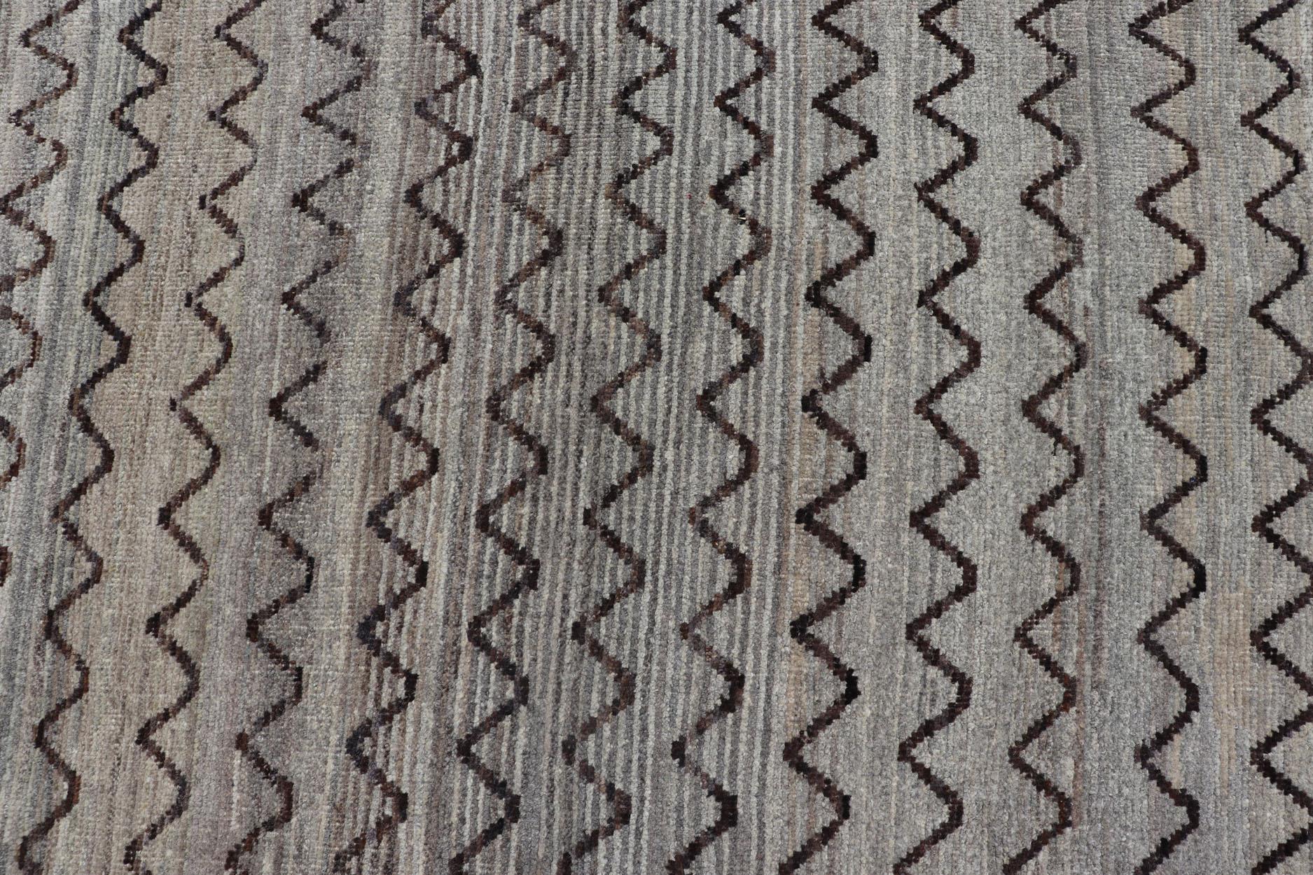 Tapis moderne d'Afghanistan à motifs sur toute sa surface dans des tons sourds en vente 2
