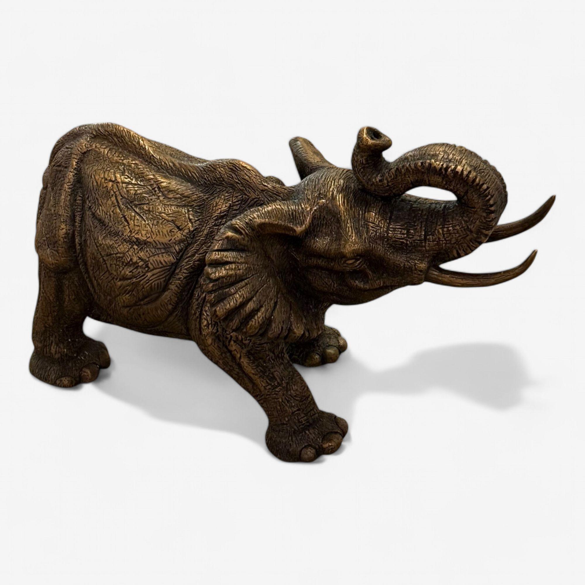 Moderne afrikanische Elefantenskulptur, Heißgussbronze-Skulptur, amerikanisch, 21. Jahrhundert. im Zustand „Gut“ im Angebot in Manhasset, NY