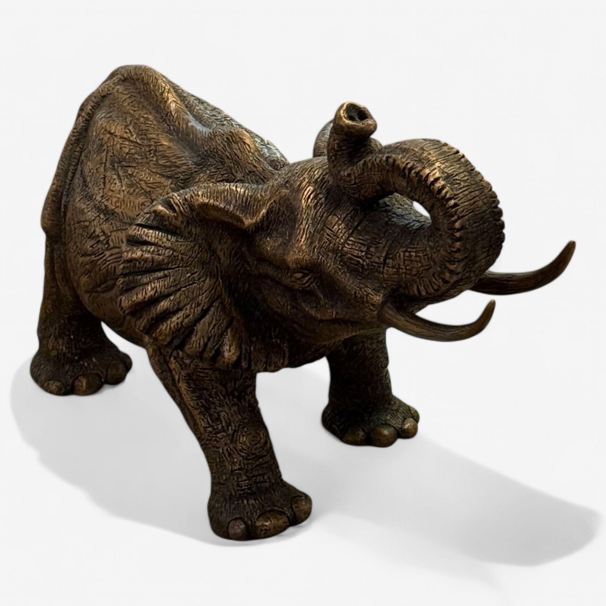 Moderne afrikanische Elefantenskulptur, Heißgussbronze-Skulptur, amerikanisch, 21. Jahrhundert. (21. Jahrhundert und zeitgenössisch) im Angebot