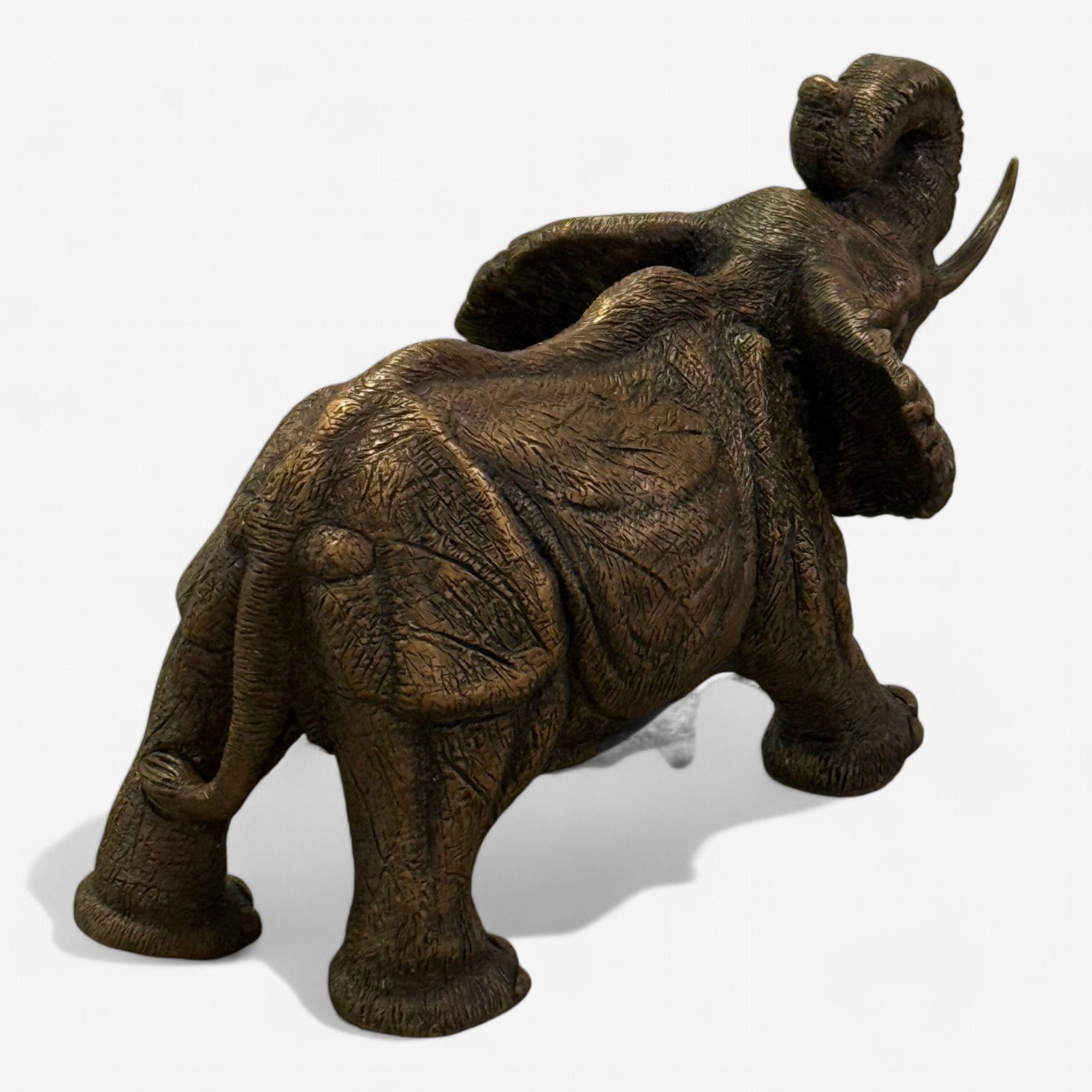 Moderne afrikanische Elefantenskulptur, Heißgussbronze-Skulptur, amerikanisch, 21. Jahrhundert. im Angebot 2