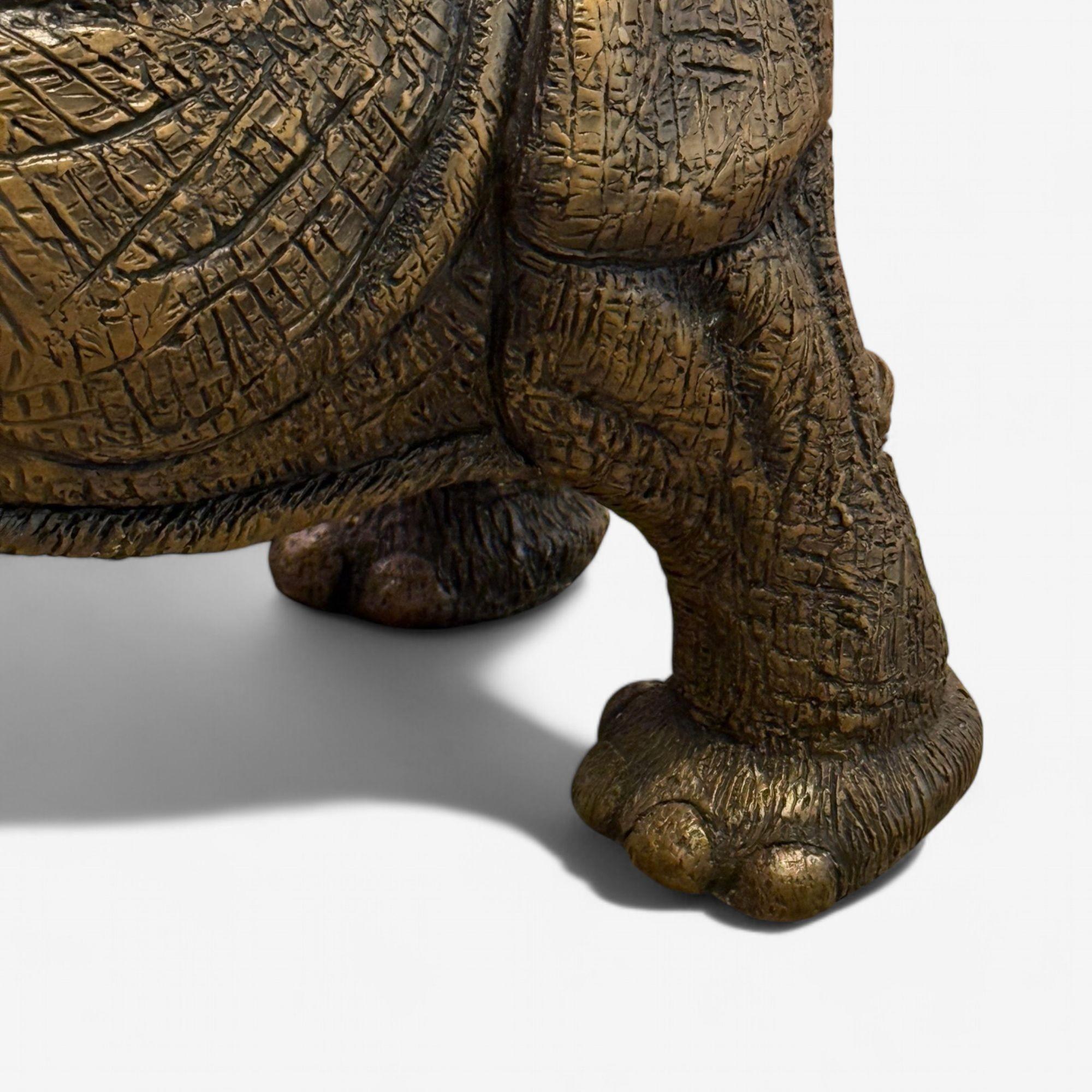 Moderne afrikanische Elefantenskulptur, Heißgussbronze-Skulptur, amerikanisch, 21. Jahrhundert. im Angebot 3