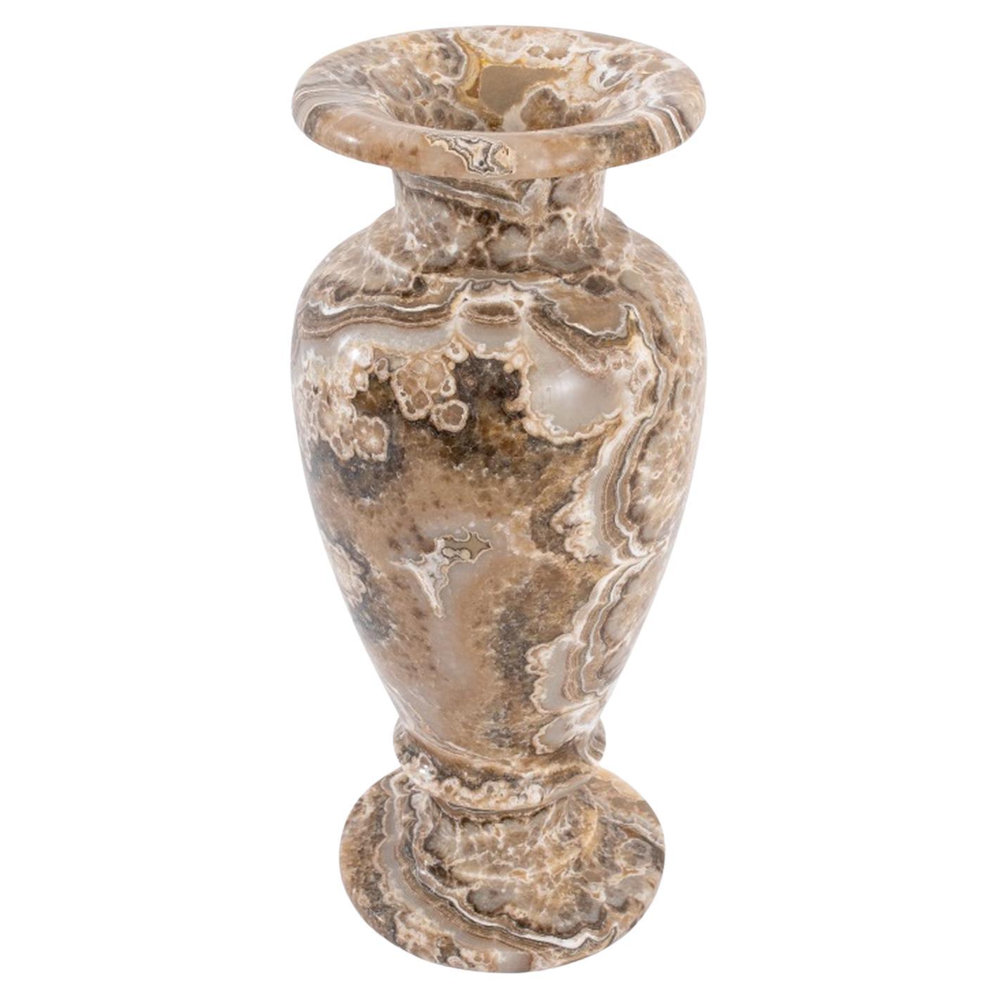 Vaso moderno con piede in agata