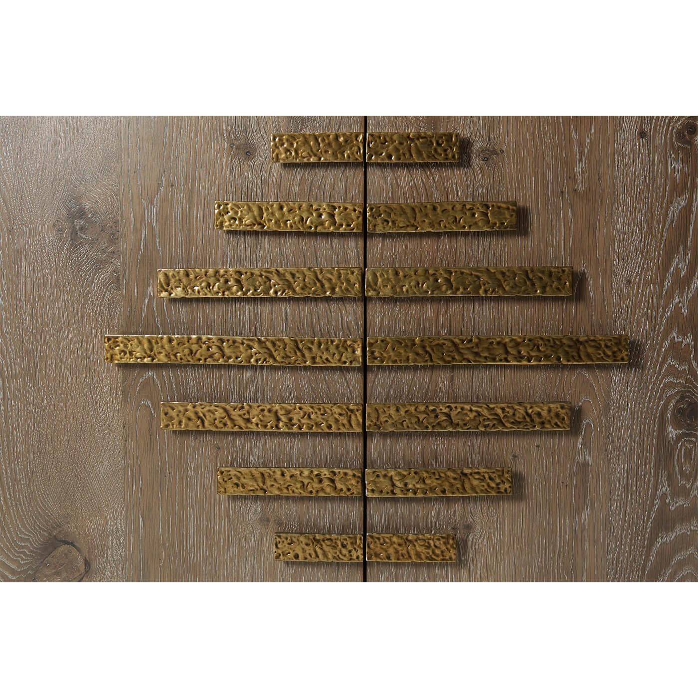 XXI secolo e contemporaneo Armadietto moderno ad arco in Oak invecchiato in vendita
