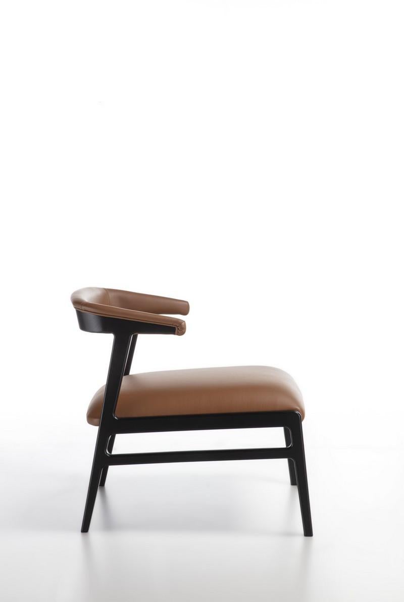Italian Modern Aida armchair in solid wood dark finish and leather For Sale