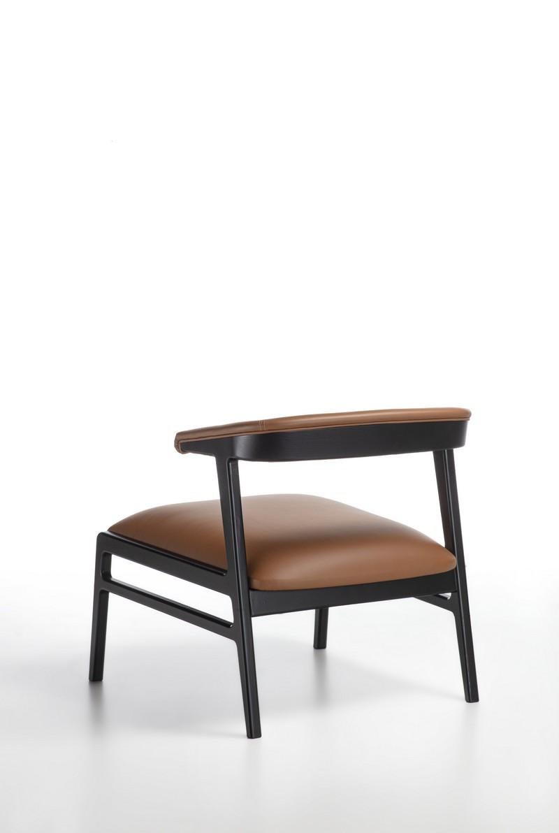 Contemporary Modern Aida armchair in solid wood dark finish and leather For Sale
