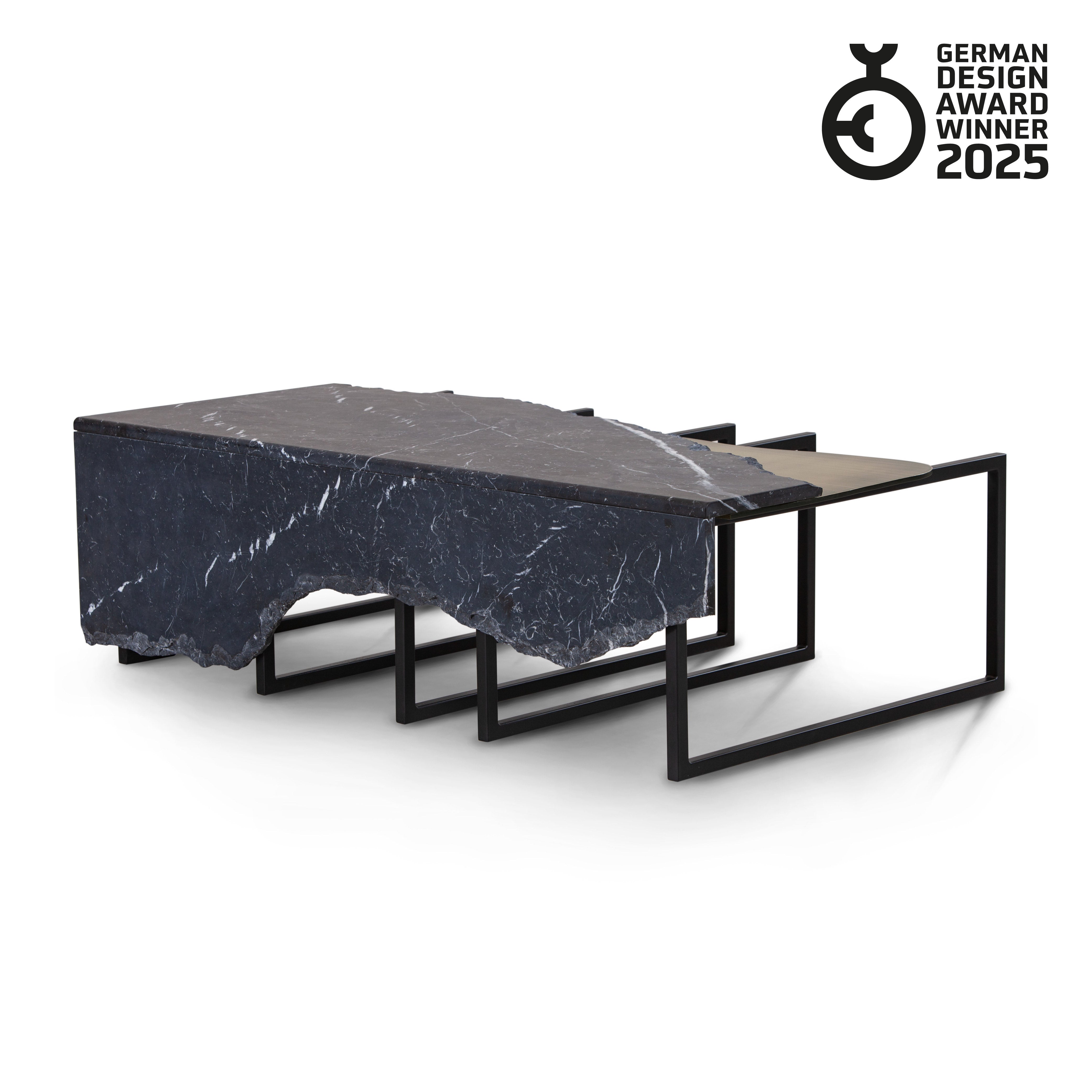 Tavolino moderno Aire, marmo Nero Marquina, fatto a mano in Portogallo da Greenapple