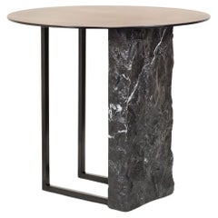 Tavolino moderno Aire, marmo Nero Marquina, fatto a mano in Portogallo da Greenapple