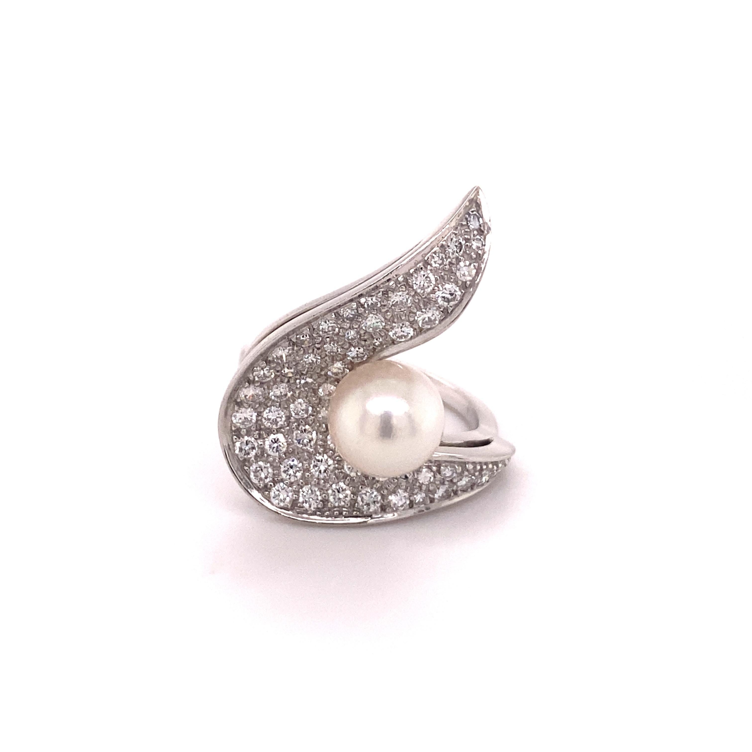 Brilliant Cut Modern Akoya Cultured Pearl and Diamond Ring in 18 Karat Gold For Sale