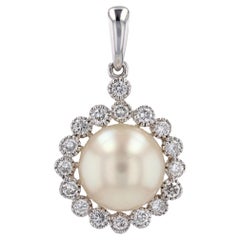 Pendentif moderne marguerite en or blanc 18 carats avec perles de culture Akoya et diamants