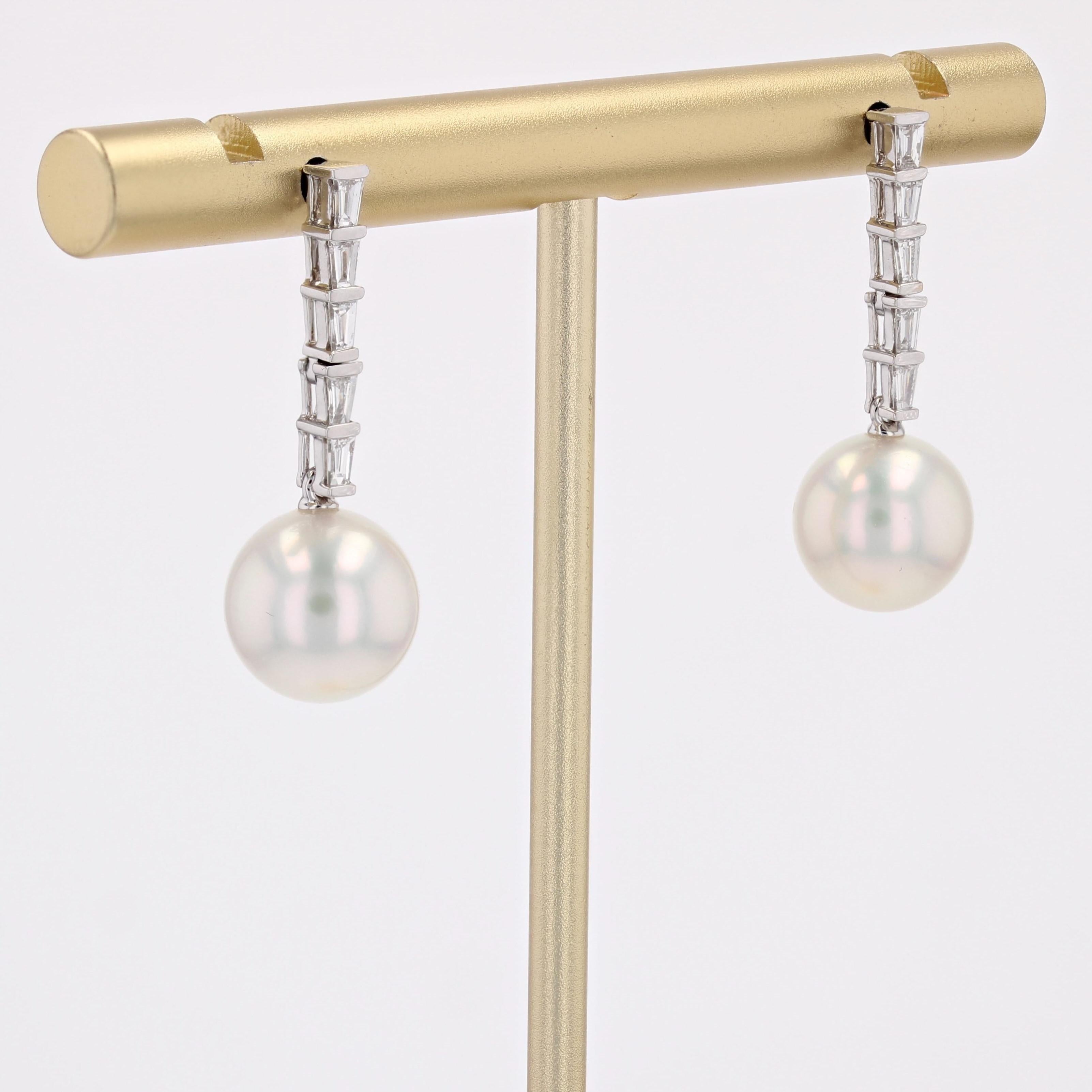 Modern Akoya Cultured Pearl Diamonds 18 Karat White Gold Dangle Earrings In New Condition For Sale In Poitiers, FR