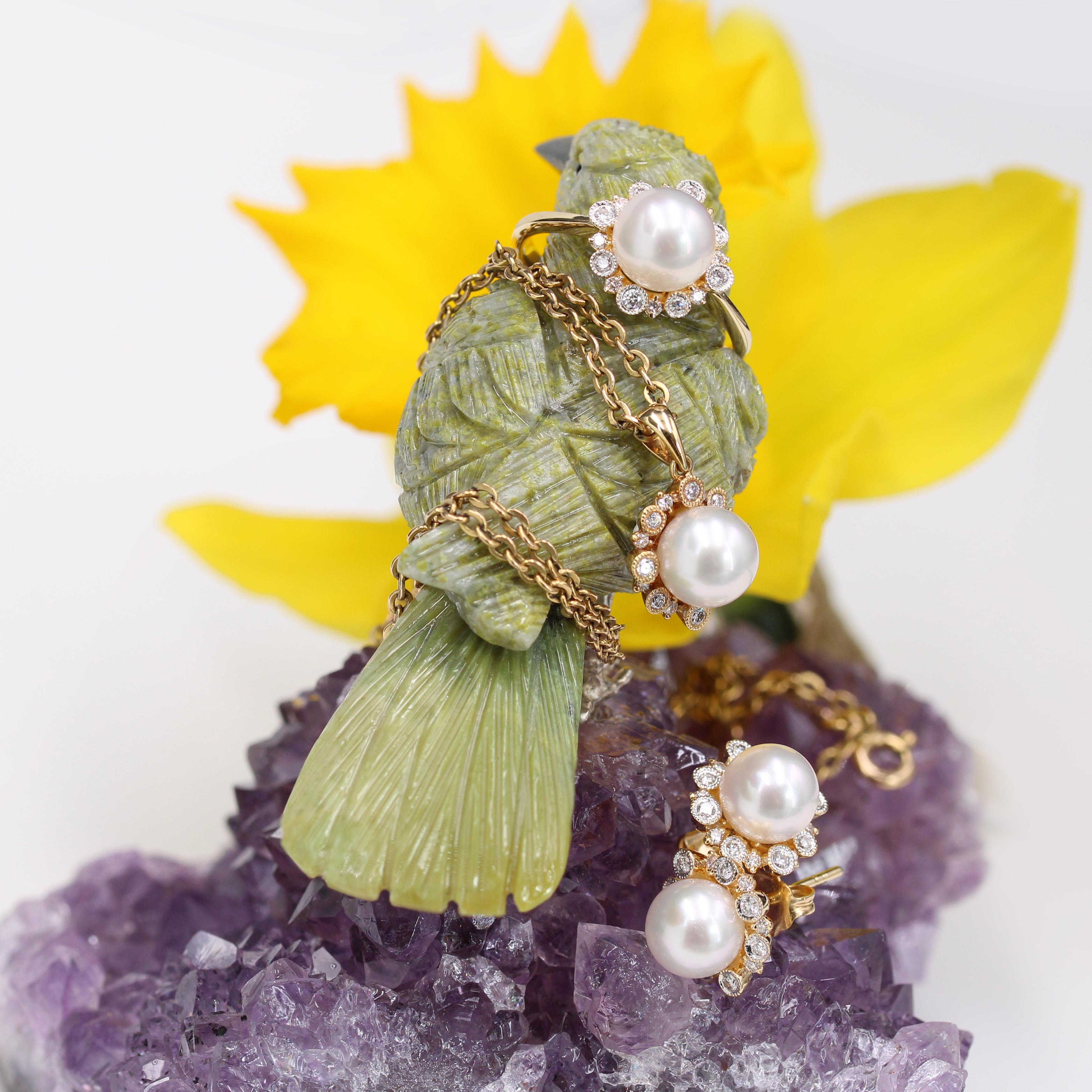 Modern Akoya Cultured Pearl Diamonds 18 Karat Yellow Gold Clutster Pendant For Sale 7