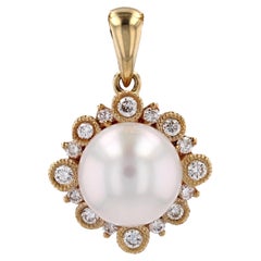 Modern Akoya Cultured Pearl Diamonds 18 Karat Yellow Gold Clutster Pendant
