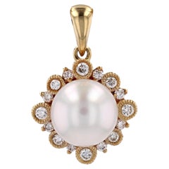 Modern Akoya Cultured Pearl Diamonds 18 Karat Yellow Gold Clutster Pendant