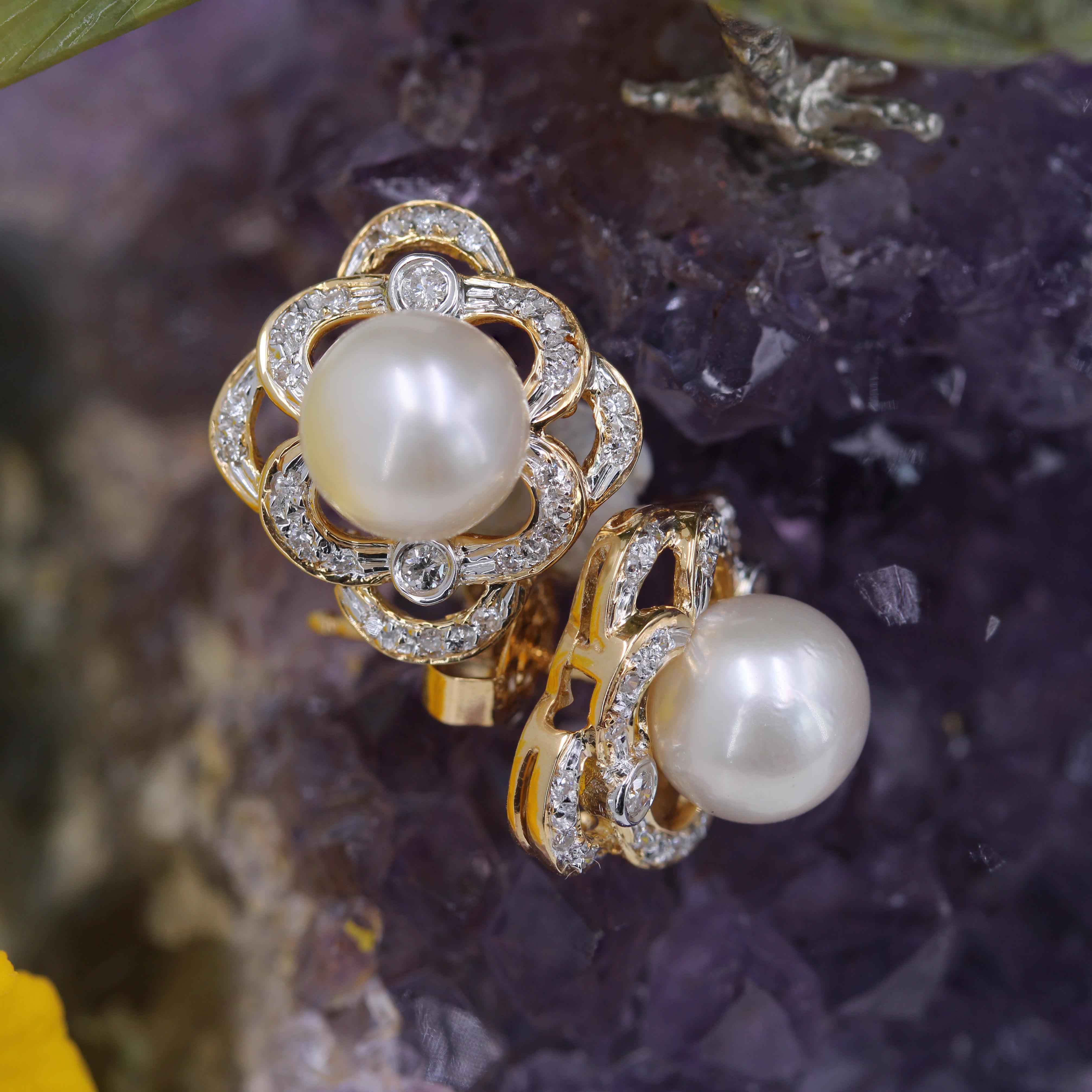 Brilliant Cut Modern Akoya Cultured Pearl Diamonds 18 Karat Yellow Gold Openwork Stud Earrings For Sale