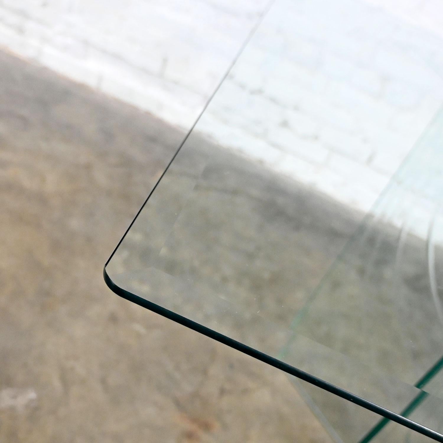 Table de salle à manger moderne en verre à double piédestal en forme de V Style The Pace Collection en vente 9