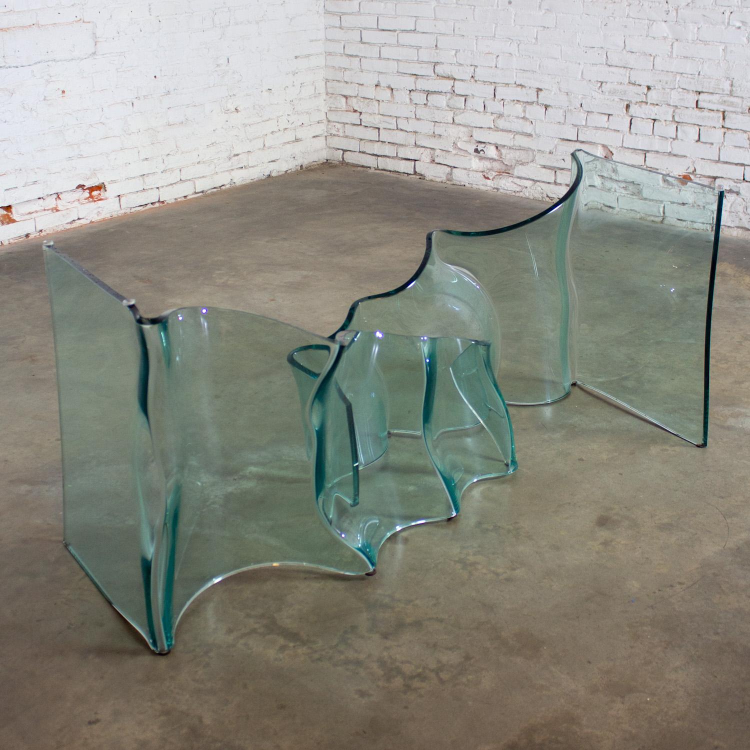 Table de salle à manger moderne sculpturale tout en verre avec socle ondulé asymétrique en vente 5