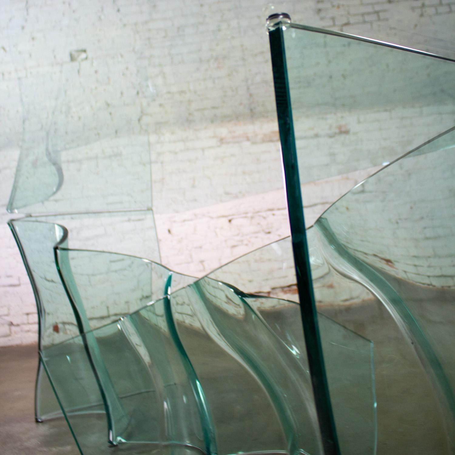 Table de salle à manger moderne sculpturale tout en verre avec socle ondulé asymétrique en vente 12