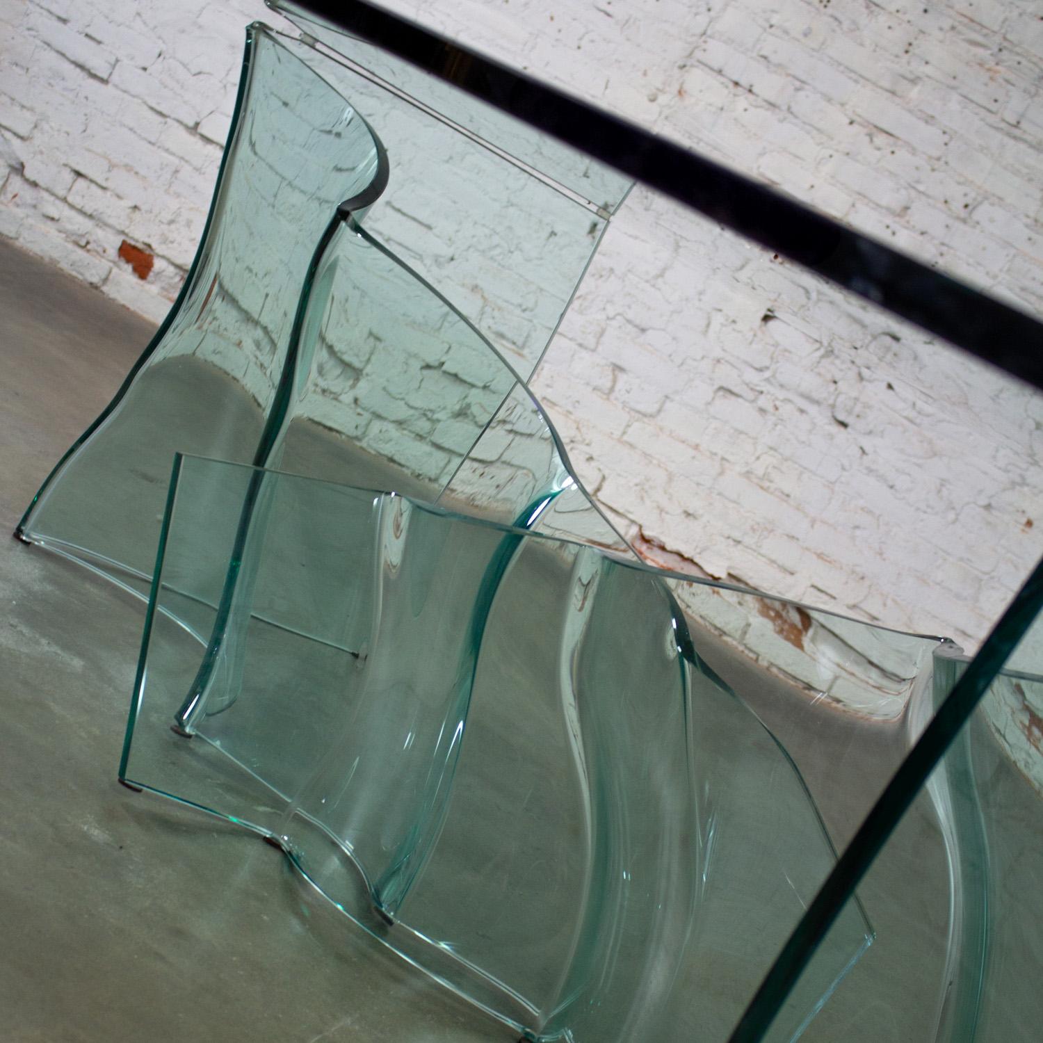 Table de salle à manger moderne sculpturale tout en verre avec socle ondulé asymétrique en vente 13