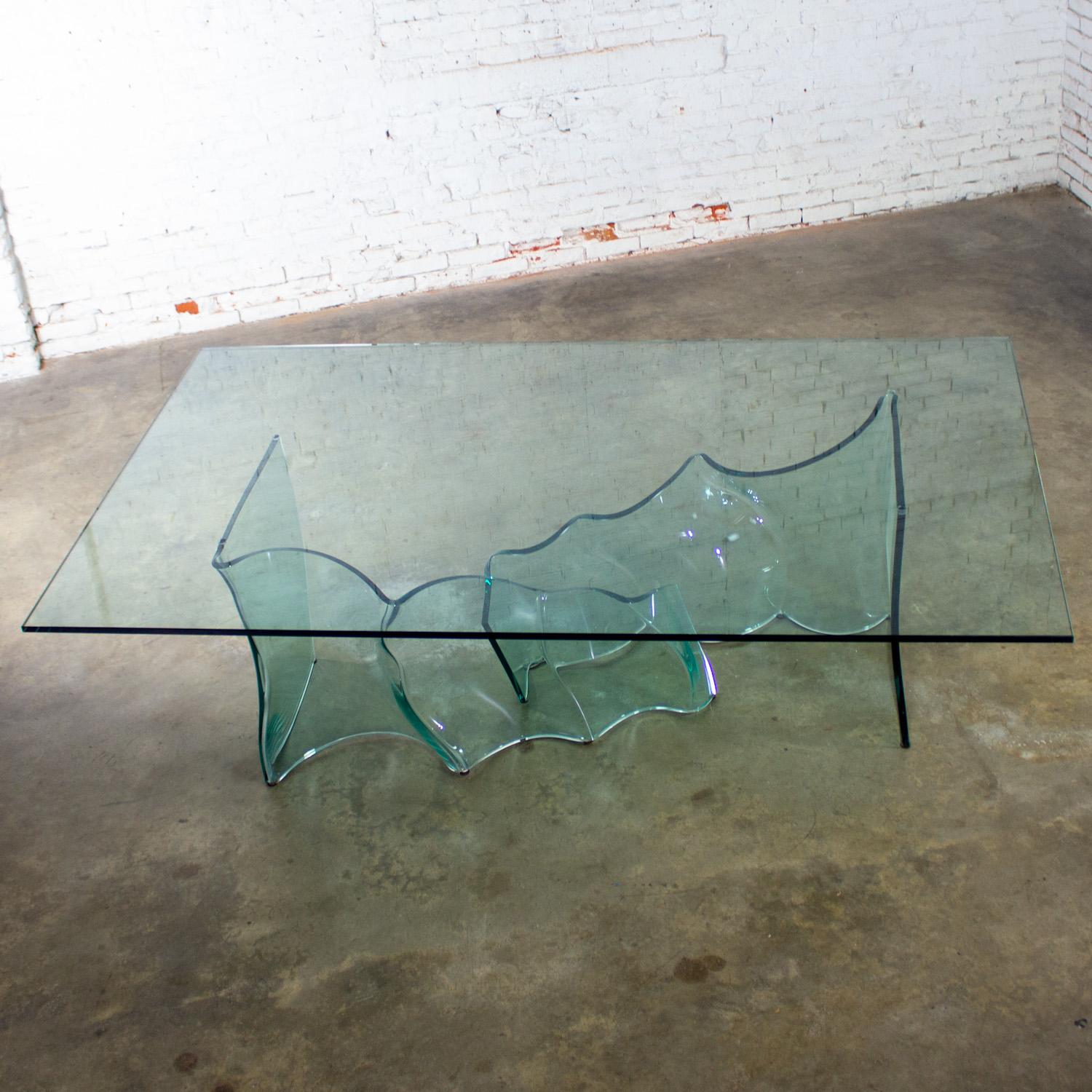 Américain Table de salle à manger moderne sculpturale tout en verre avec socle ondulé asymétrique en vente