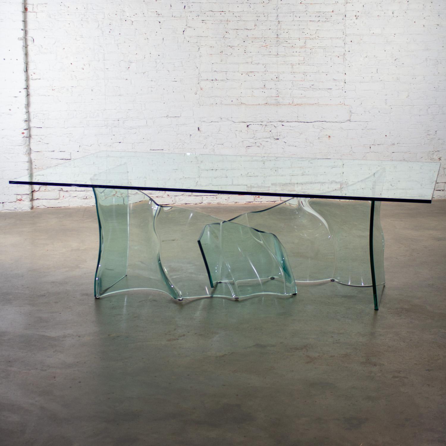 Table de salle à manger moderne sculpturale tout en verre avec socle ondulé asymétrique Bon état - En vente à Topeka, KS