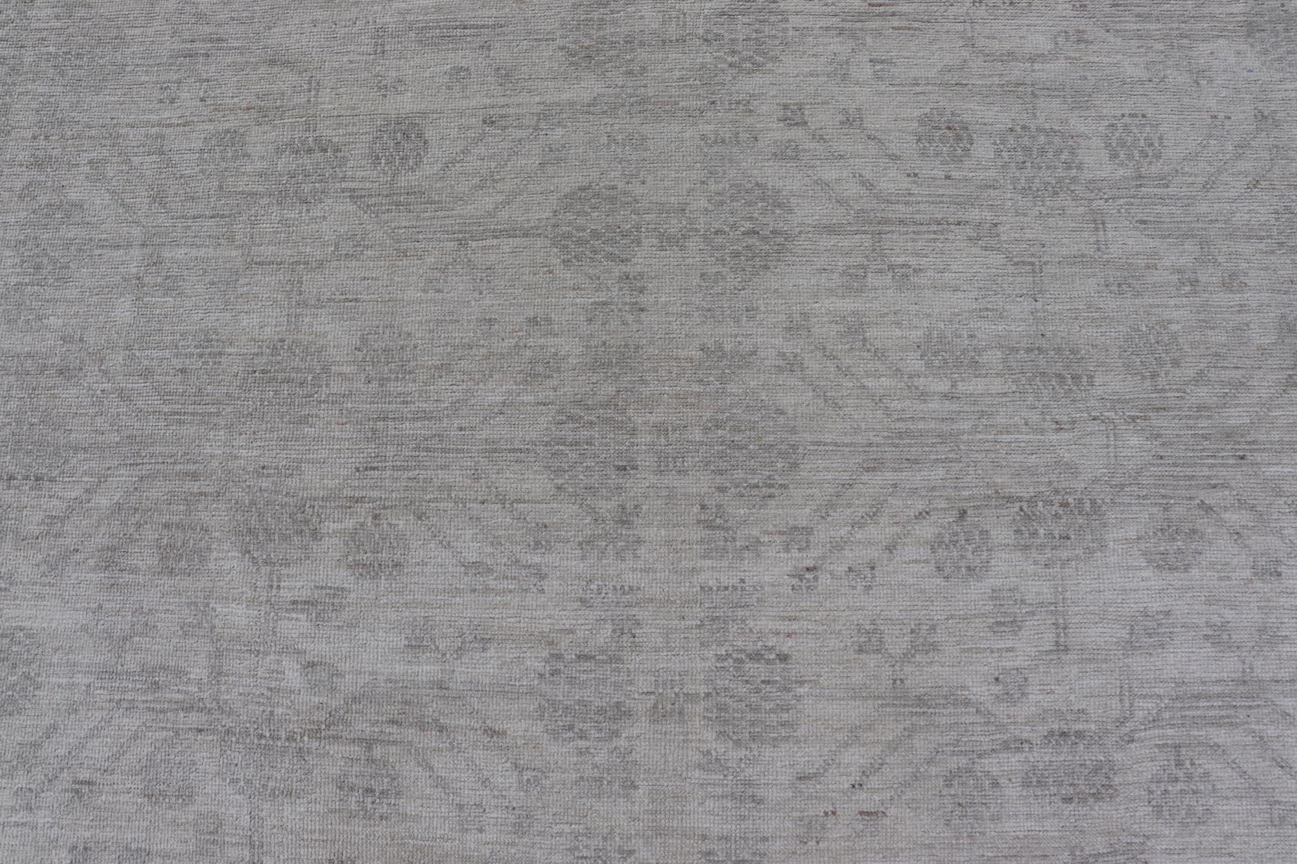 Oushak Modern All-Over Floral Khotan with Light Gray Background And Neutral Colors  For Sale