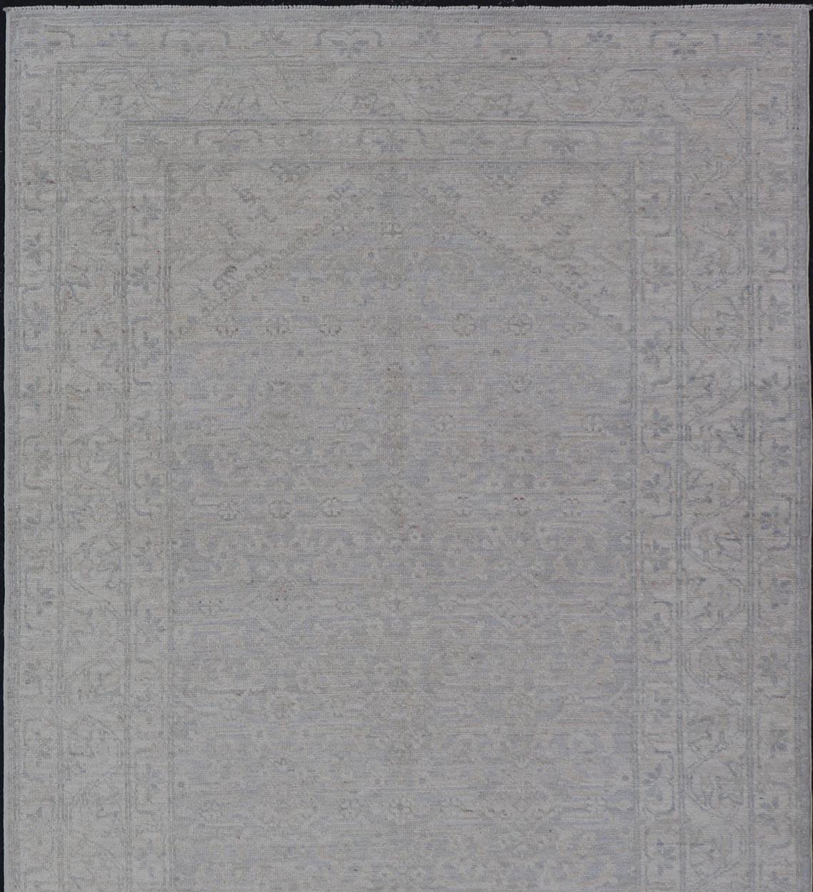 Wool Modern All-Over Oushak Gallery with Light Gray Background And Neutral Colors  For Sale