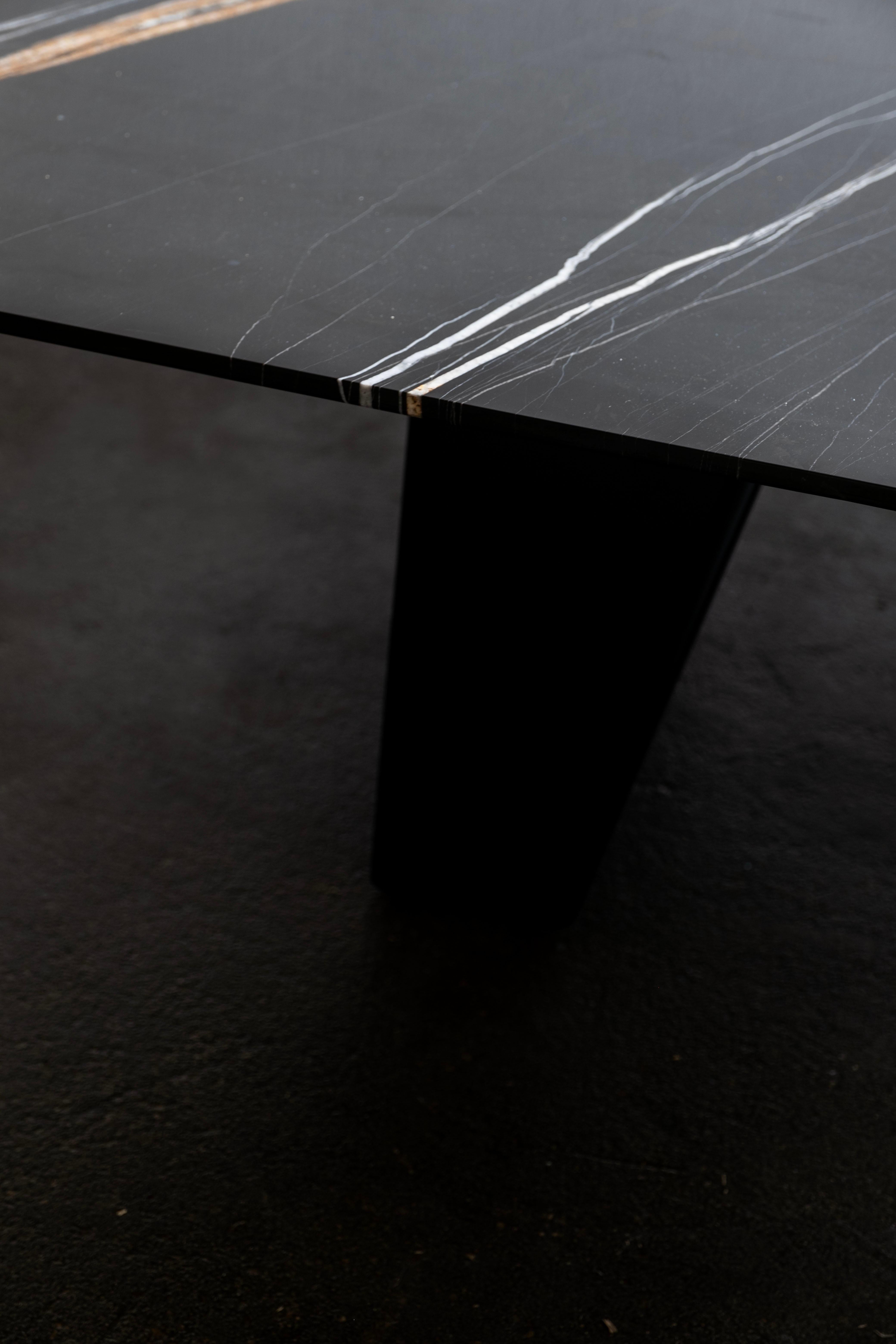 Modernes Tables basses Almancil Sahara Noir Marbre Handmade Portugal Greenapple en vente 1
