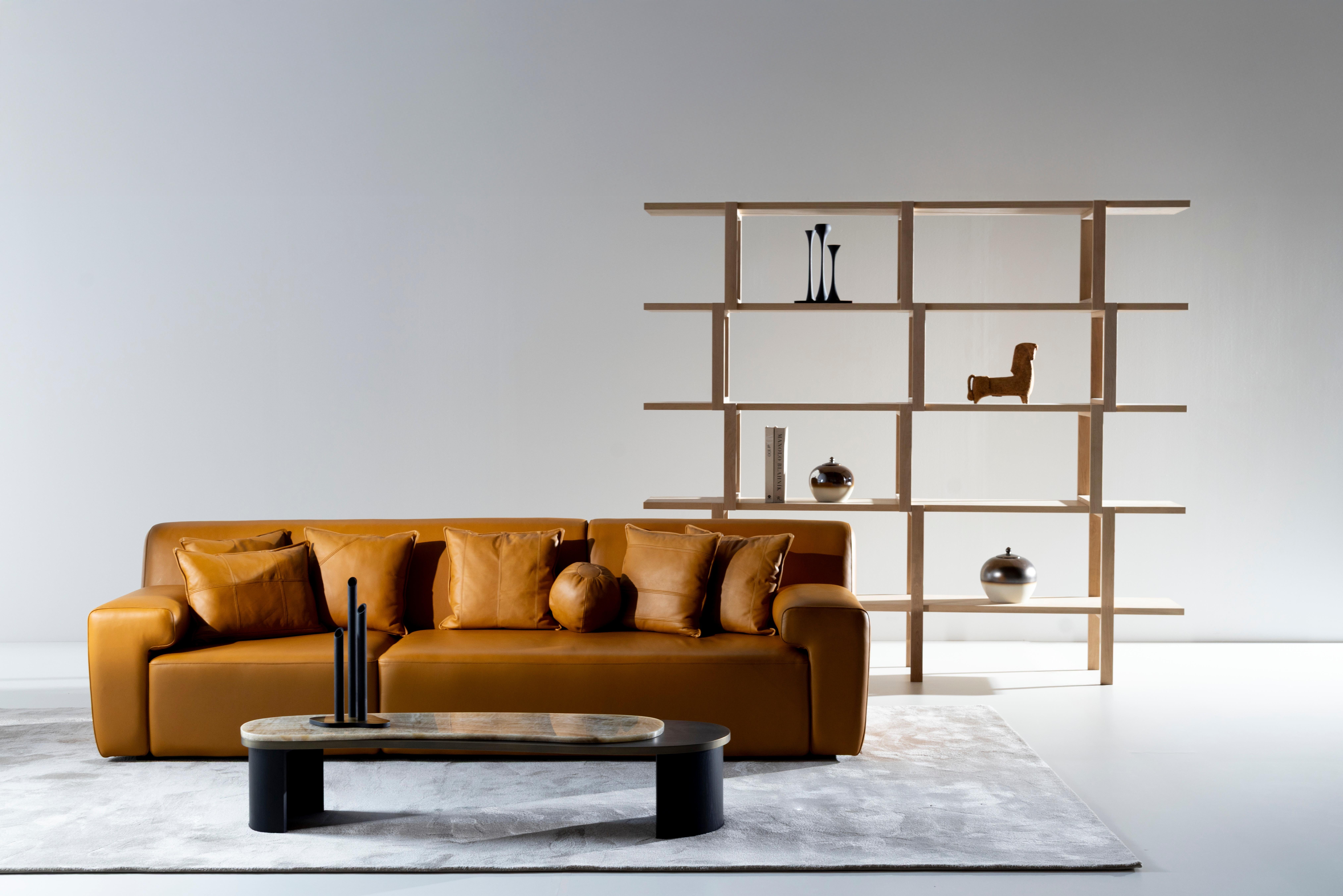 Canapé moderne Almourol, cuir bleu clair, fabriqué à la main au Portugal par Greenapple en vente 3