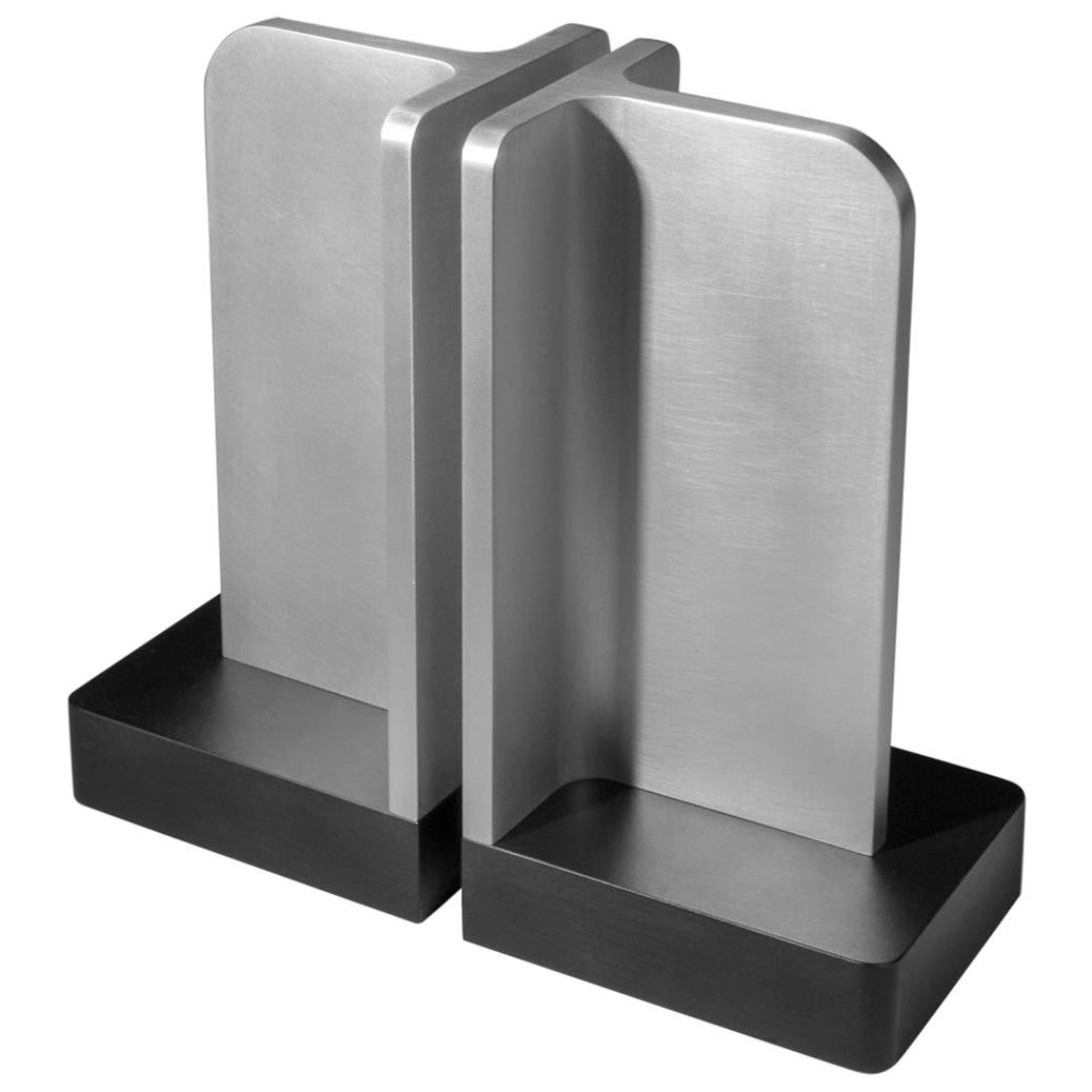 Moderne skulpturale Aluminium-Buchstützen